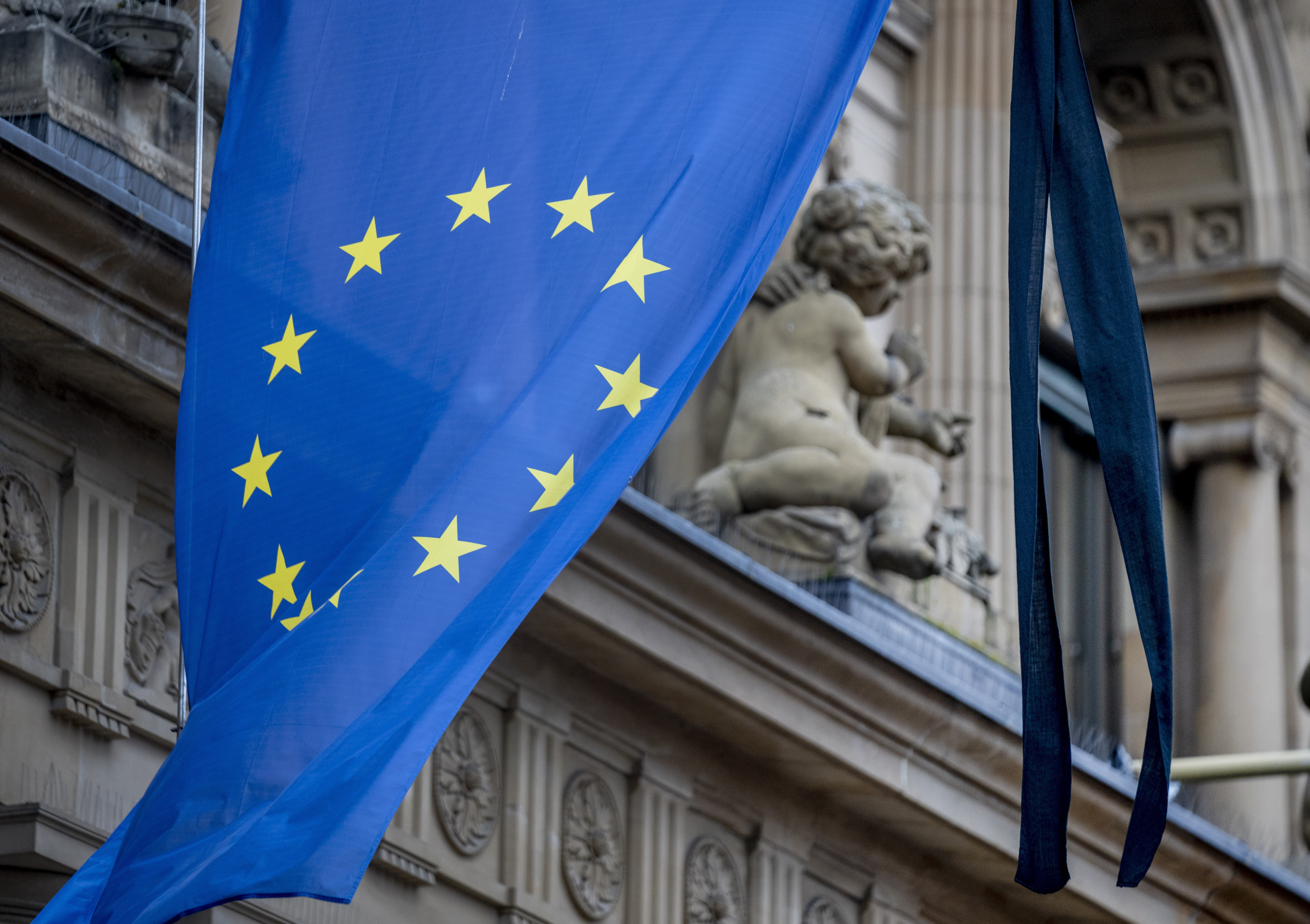 Investerarnas förtroende för den ekonomiska aktiviteten i eurozonen sjunker. Arkivbild. Foto: Michael Probst AP/TT