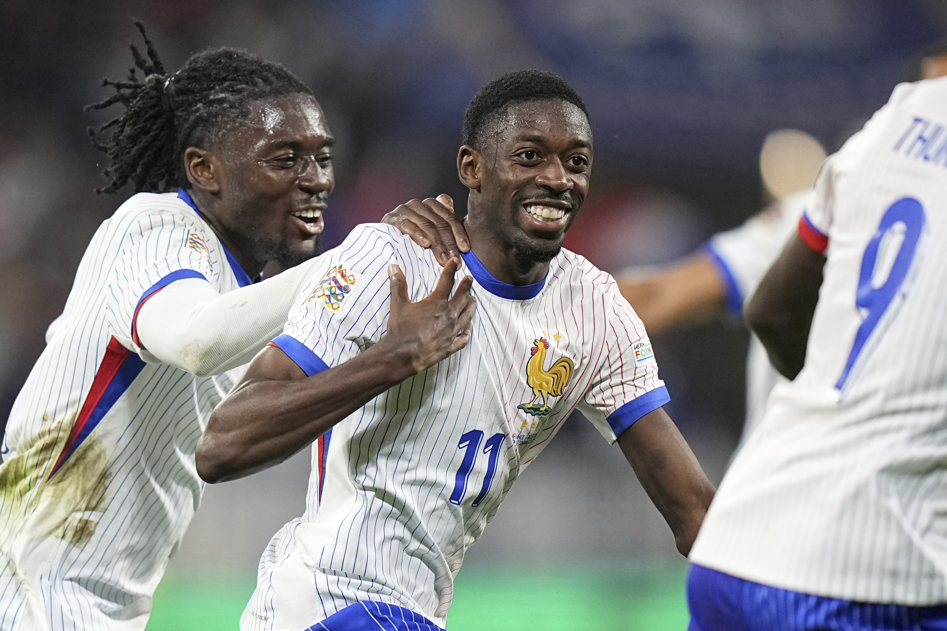 Frankrikes Ousmane Dembélé, höger, jublar efter målet mot Belgien. Foto: Laurent Cipriani/AP/TT
