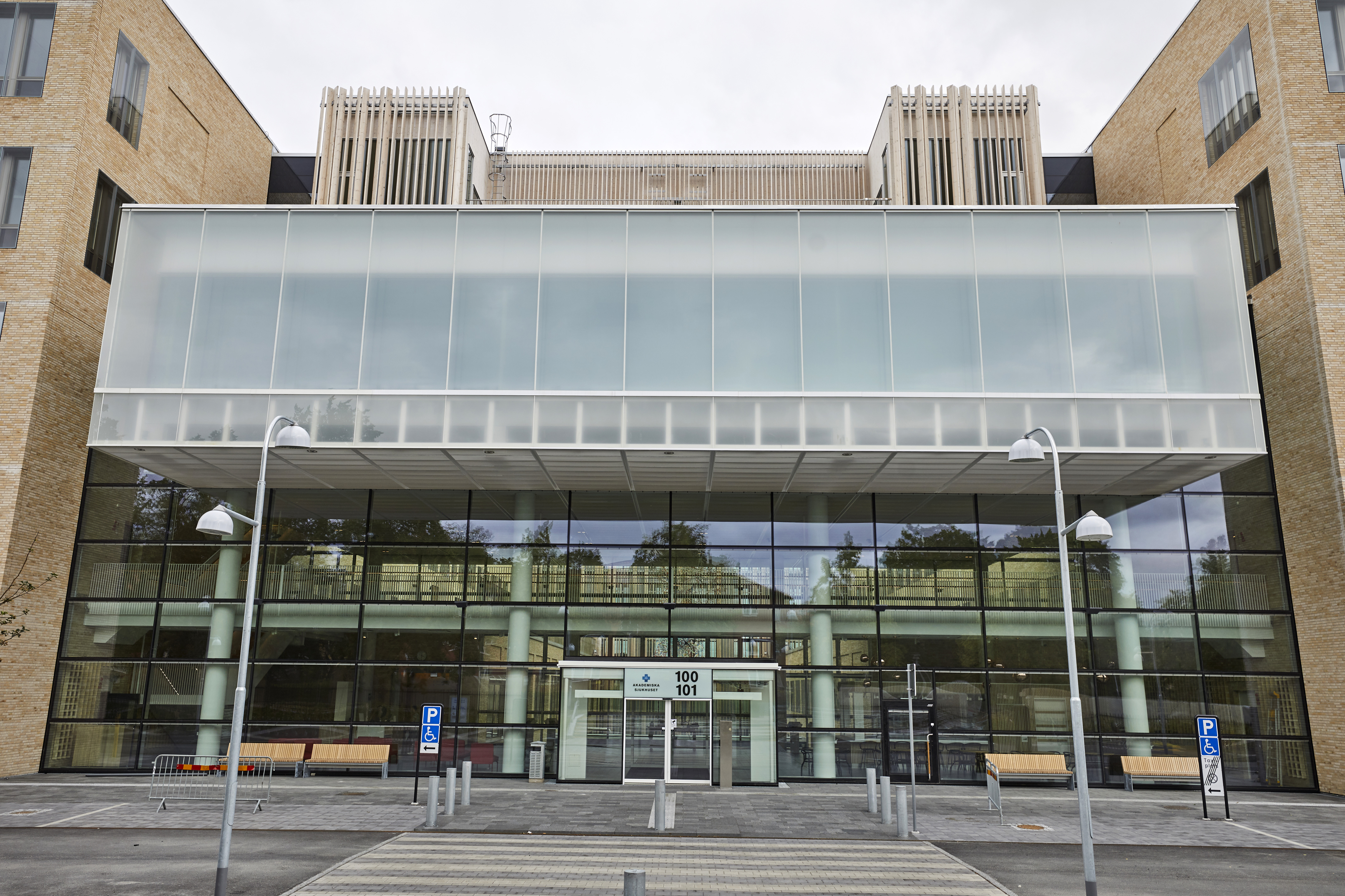 Två av våldtäkterna ska ha skett på Akademiska sjukhuset i Uppsala. Foto: Fredrik Persson/TT