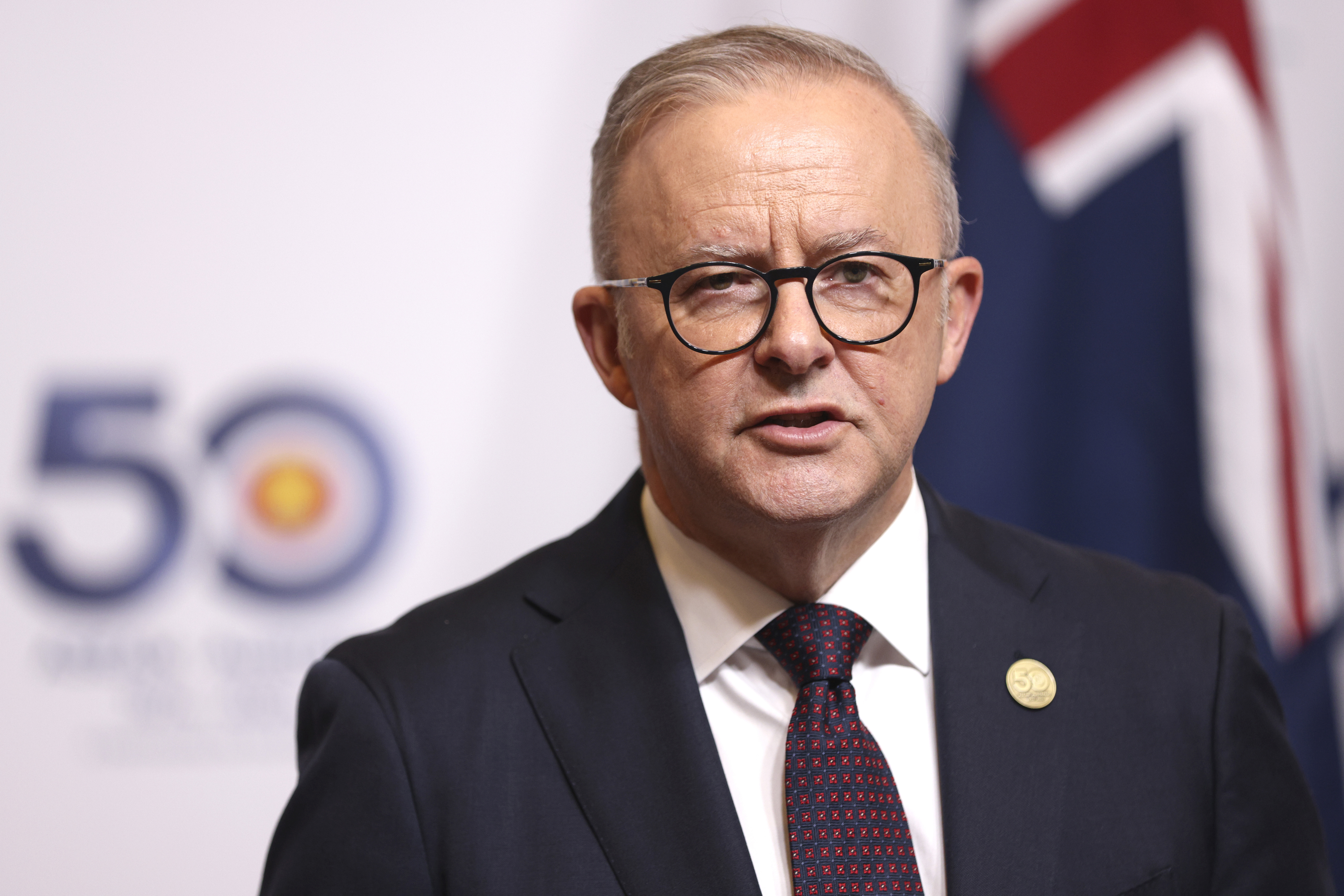 Australiens premiärminister Anthony Albanese vill införa en åldersgräns för sociala medier. Arkivbild. Foto: Hamish Blair/AP/TT