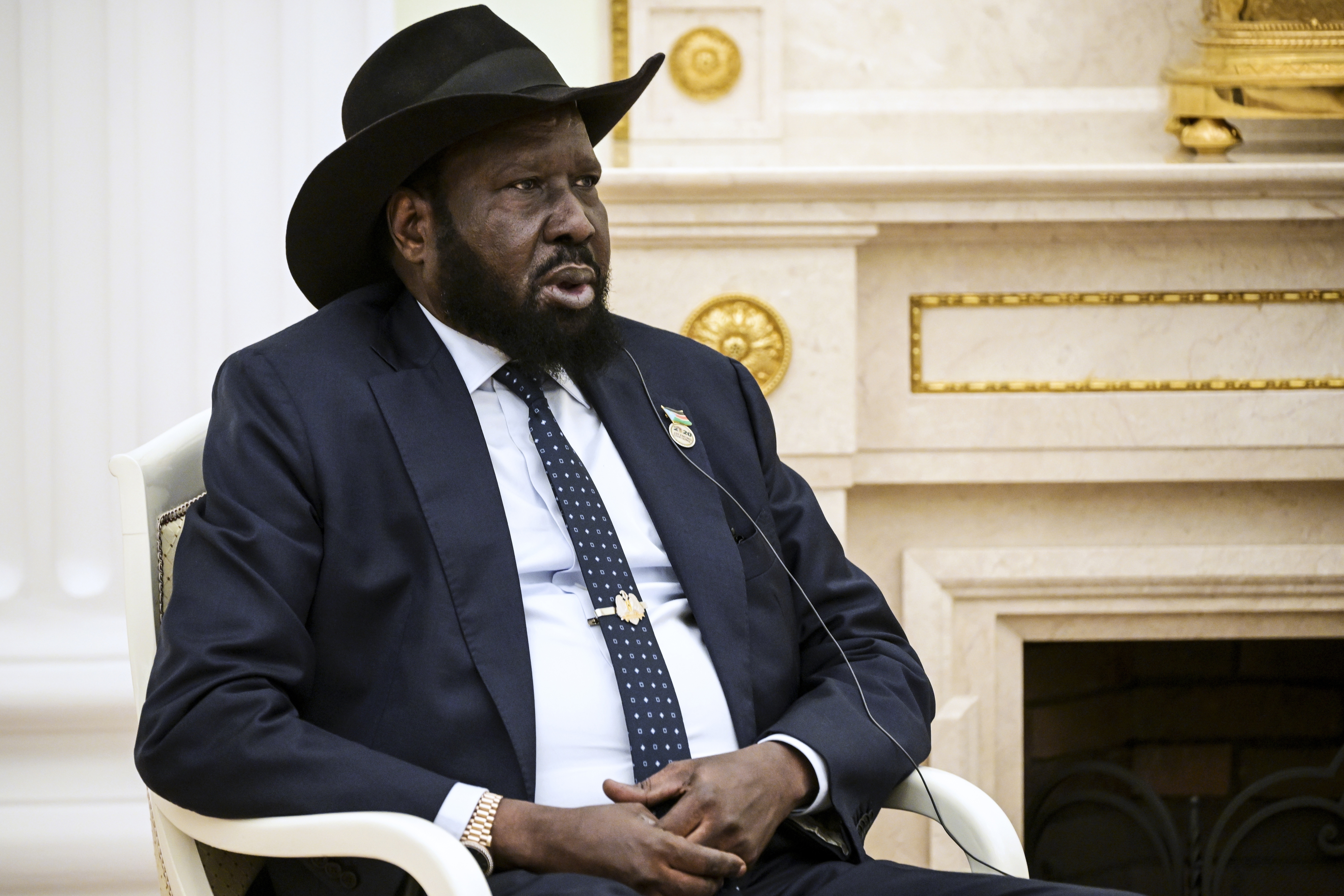 Sydsudans president Salva Kiir skjuter upp planerat presidentval i två år. Här vid ett möte med Rysslands president Vladimir Putin i Kreml. Arkivbild. Foto: Vladimir Astapkovich/Kreml via AP/TT