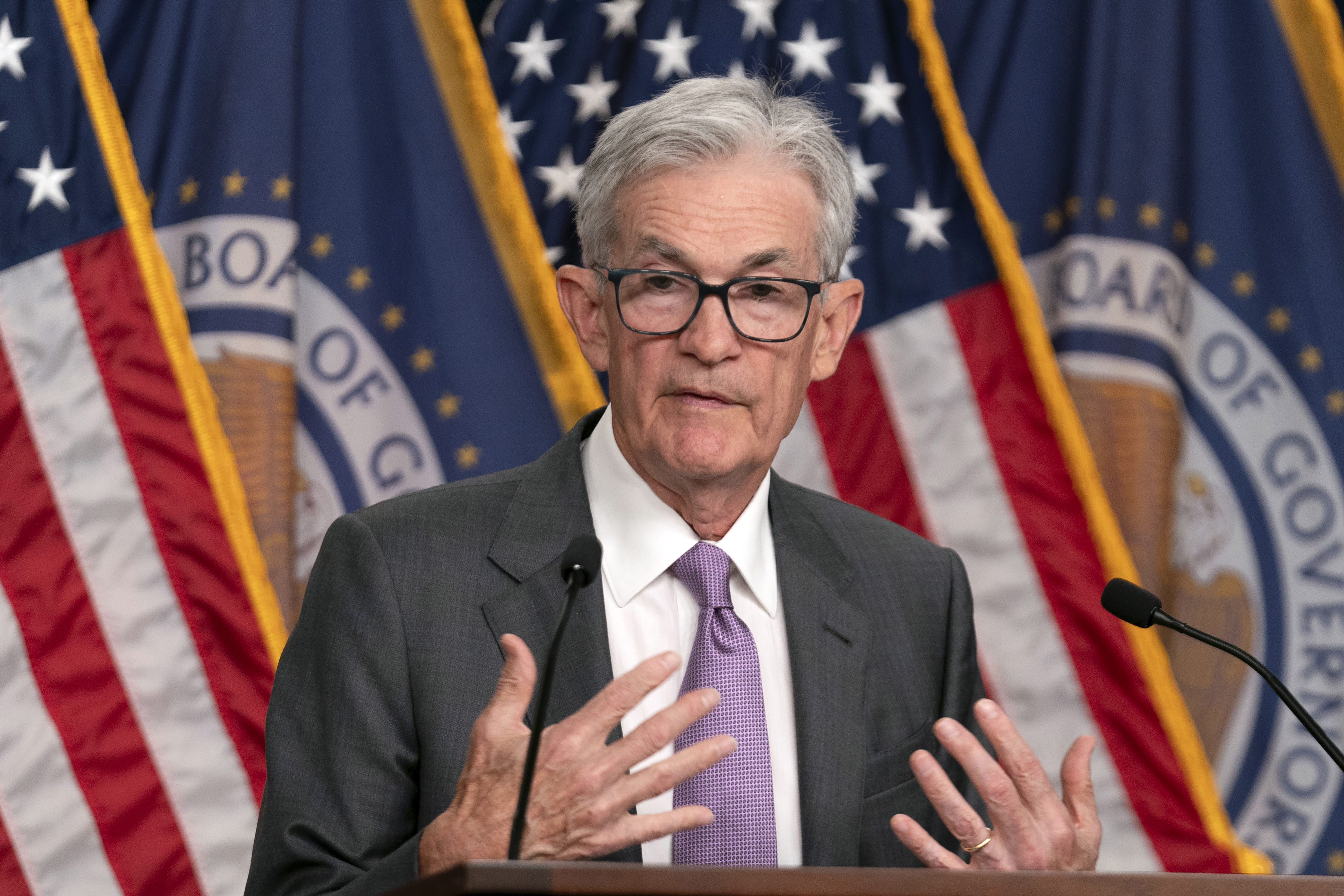 Den amerikanske centralbanken Federal Reserve med chefen Jerome Powell i spetsen har nu levererat den första räntesänkningen på över fyra år. Arkivbild. Foto: Jose Luis Magana/AP/TT