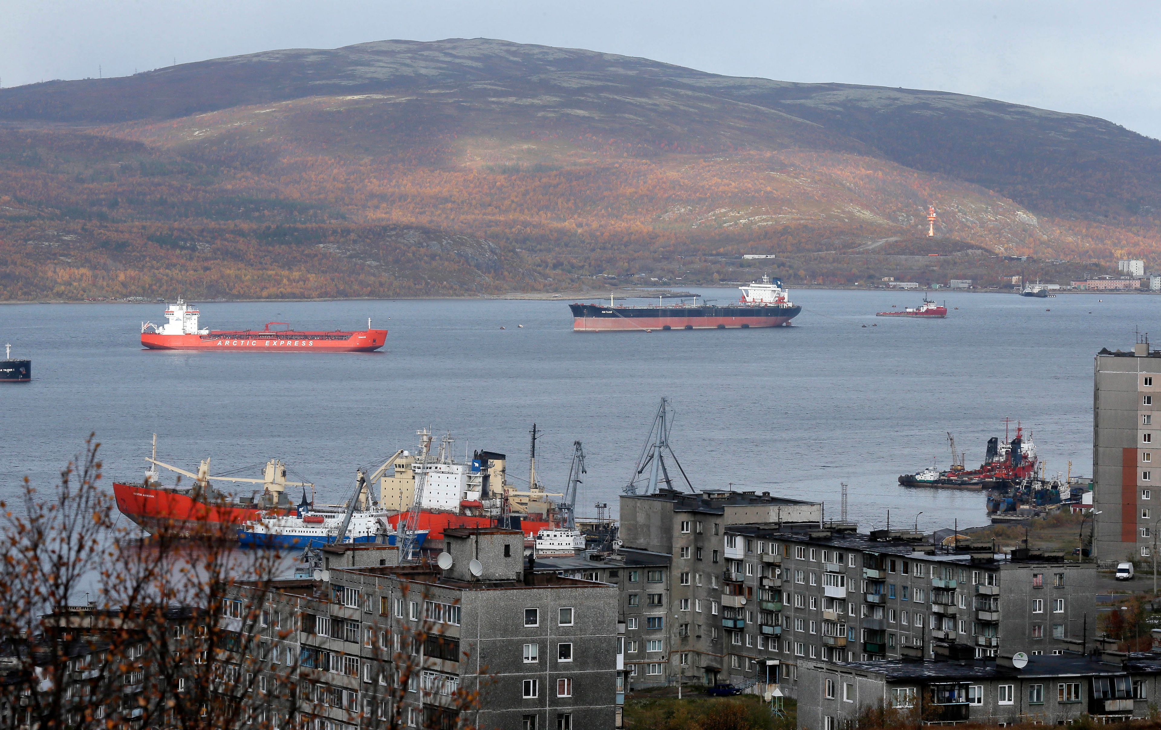 Fartyget startade sin resa och skadade sitt skrov här, i en hamn på Kolahalvön. Bilden är dock från ett tidigare tillfälle. Foto: Efrem Lukatsky/AP/TT