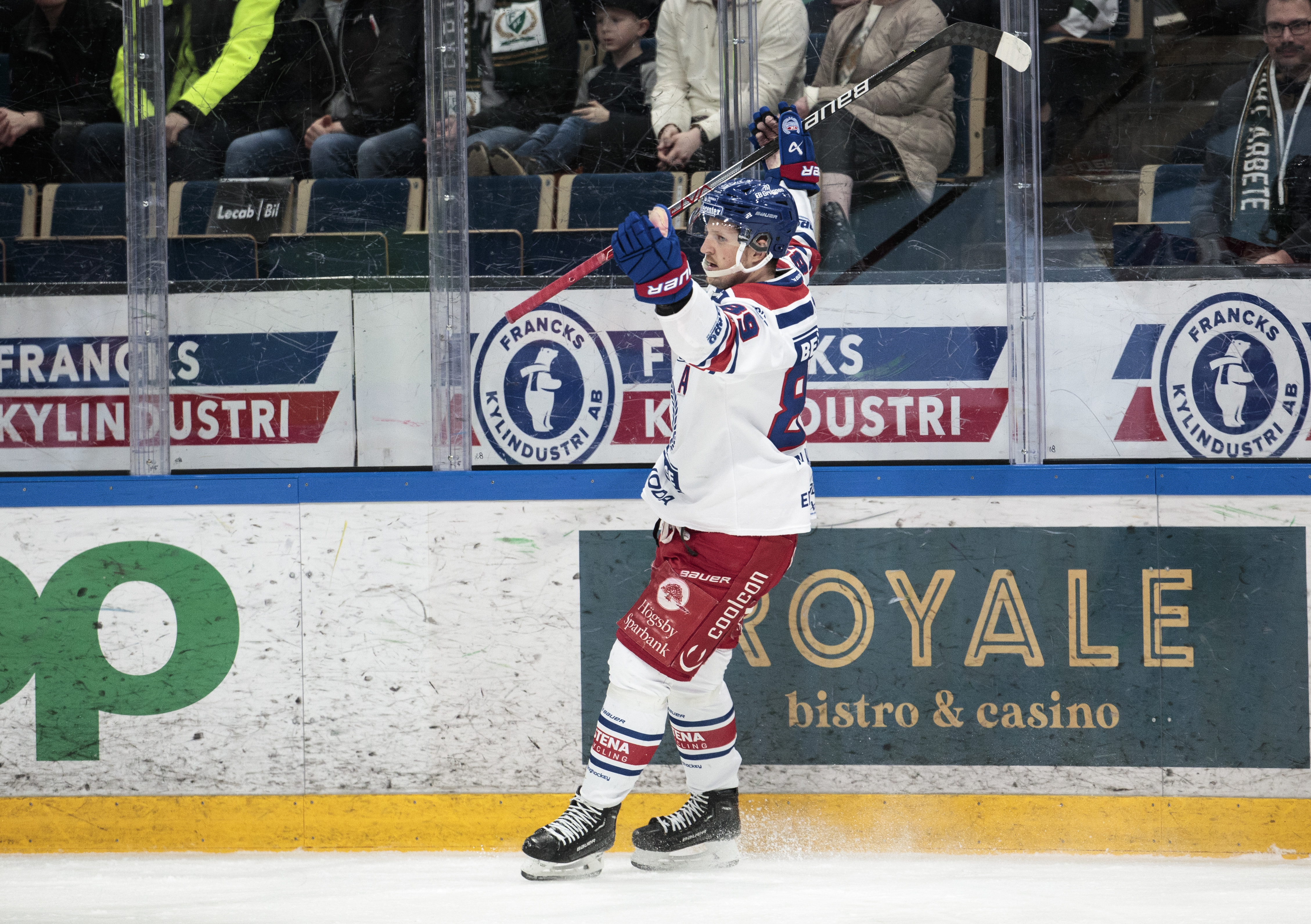 Patrik Karlkvist måljublar, en vanlig syn i SHL. Arkivbild. Foto: Pavel Koubek/TT