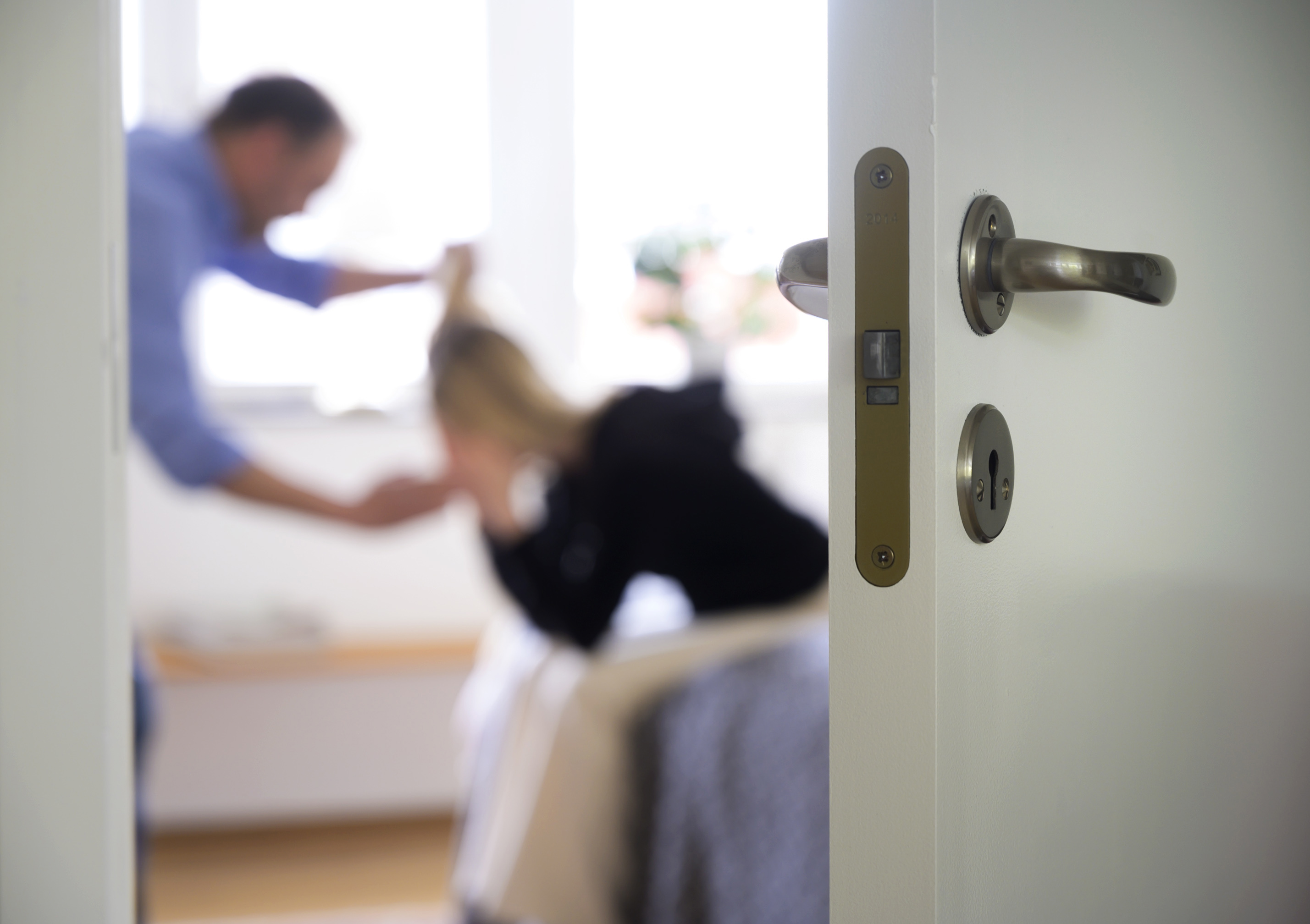 Efter ett uppmärksammat dubbelmord ska larmcentraler i Storbritannien få stöd av experter på våld i hemmet. Arkivbild. Foto: Fredrik Sandberg/TT