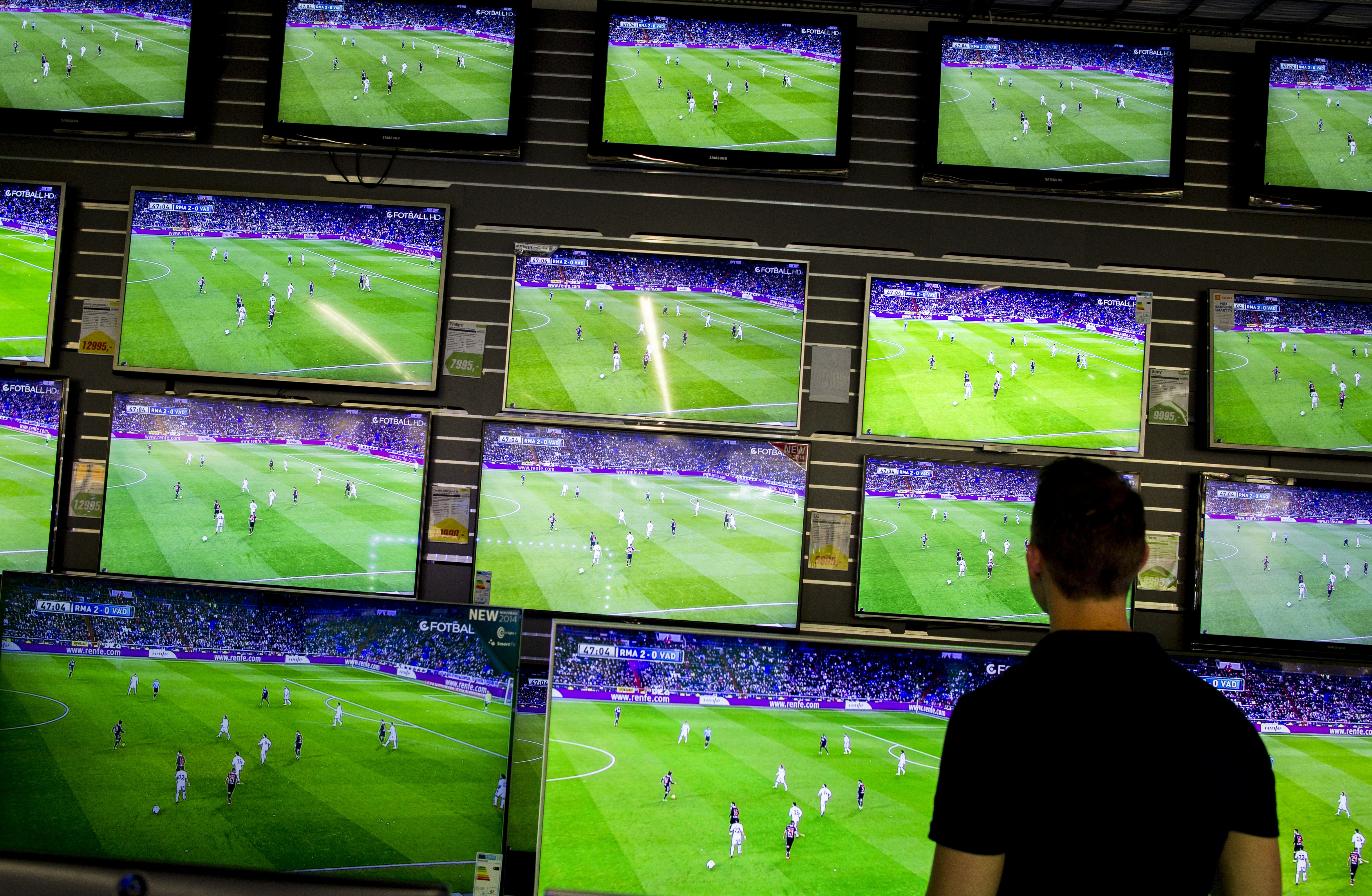 Försäljning av tv-apparater i en butik. Arkivbild. Foto: Vegard Grøtt/NTB/TT