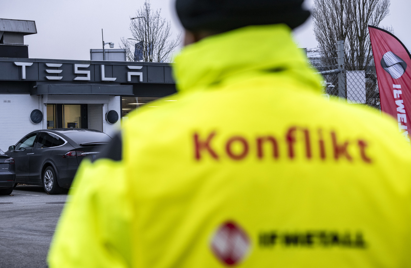 Strejkvakt från IF Metall utanför en Tesla-anläggning i Malmö. Arkivbild. Foto: Johan Nilsson/TT