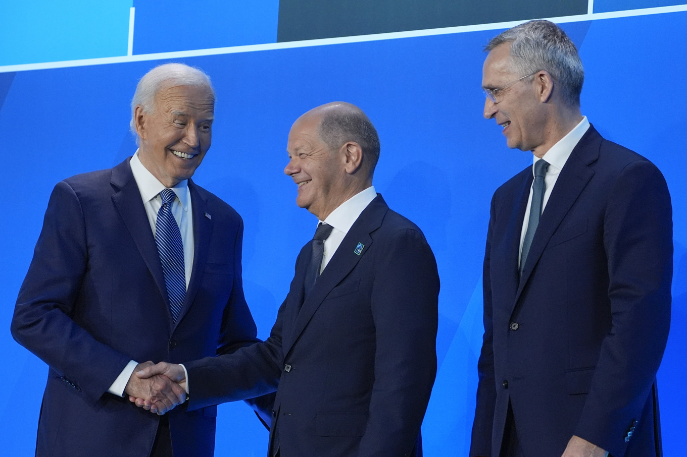 President Joe Biden i ett möte i somras med Tysklands förbundskansler Olaf Scholz och Natos före detta generalsekreterare Jens Stoltenberg. Arkivbild. Foto: Evan Vucci/AP/TT