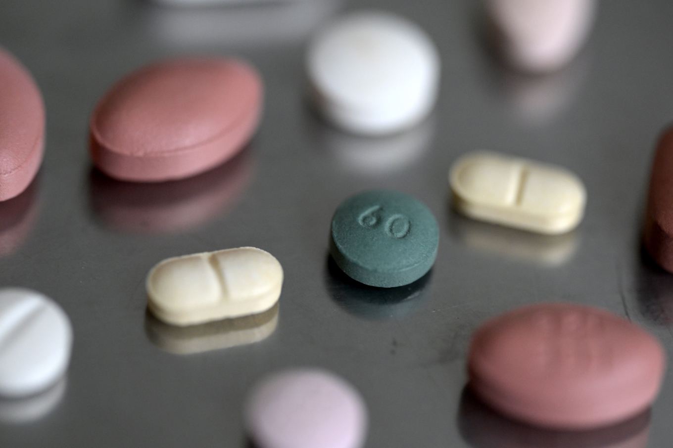 Genom att manipulera äkta recept har den apoteksanställde fått ut större doser än vad läkare skrivit ut och sedan själv behållit mellanskillnaden. Arkivbild. Foto: Janerik Henriksson/TT