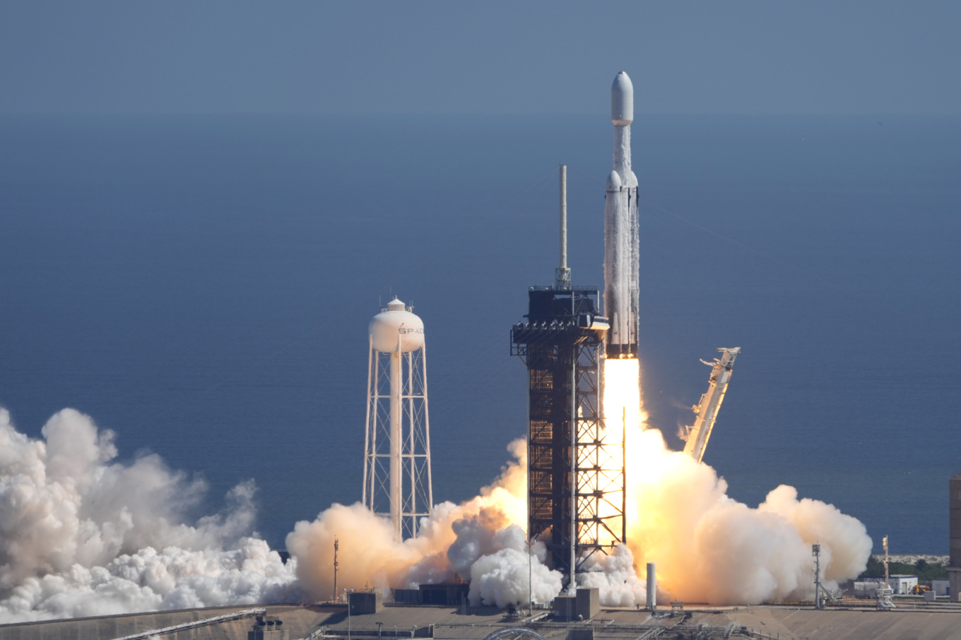 Rymdfarkosten väntas nå den frysta månen Europa först om fem och ett halvt år. Foto: John Raoux/AP/TT
