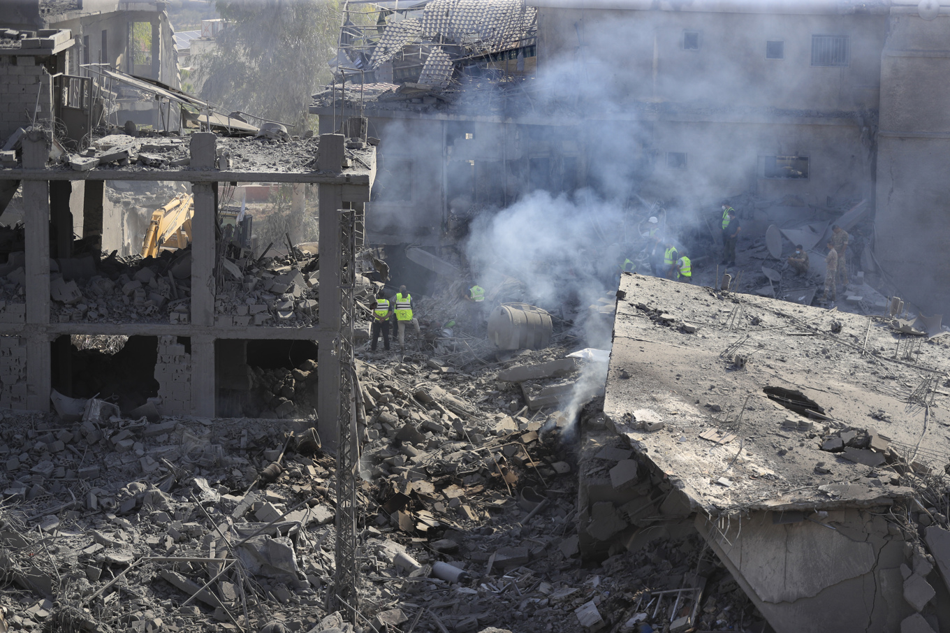 Många har dödats i en attack i byn Qana i södra Libanon under onsdagen. Foto: Mohammad Zaatari/AP/TT