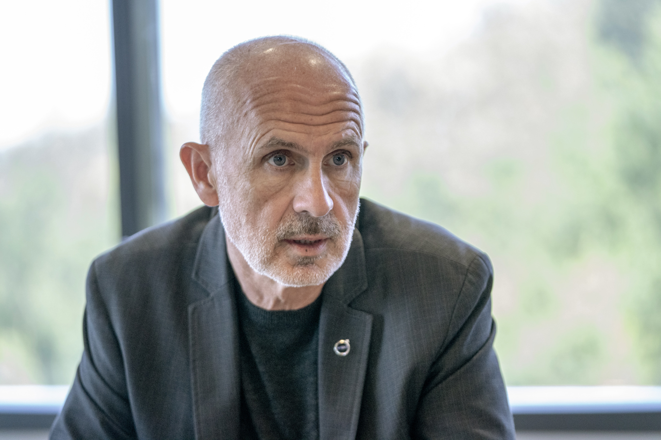 "Absolut inte", säger Volvo Cars-chefen Jim Rowan när han får frågan om biltillverkaren kan gå in med kapital för att rädda batteritillverkaren Northvolt. Arkivbild Foto: Björn Larsson Rosvall/TT
