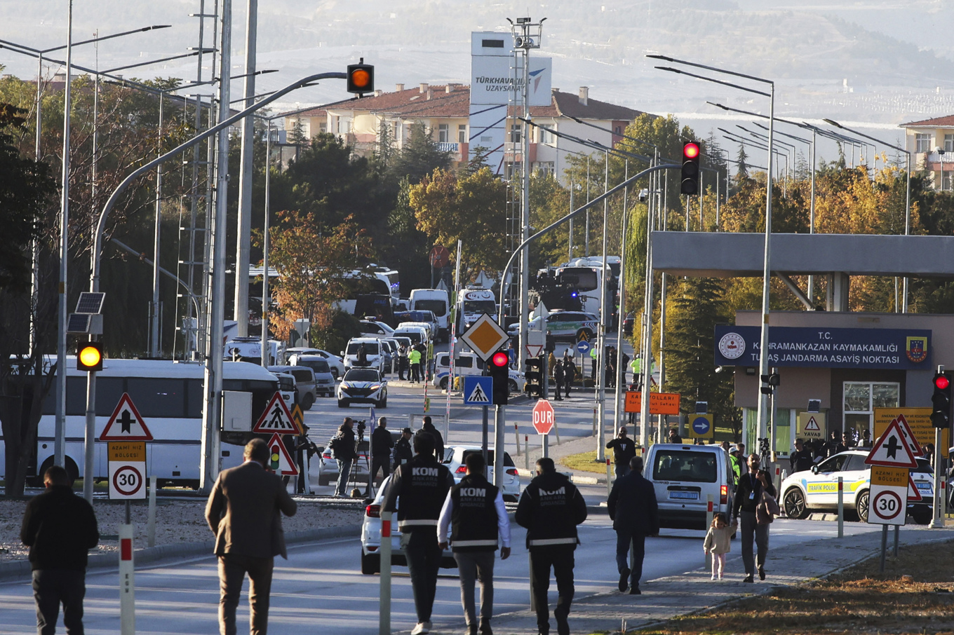 Räddningspersonal larmades till platsen utanför Ankara på onsdagen. Foto: Yavuz Ozden/AP/TT