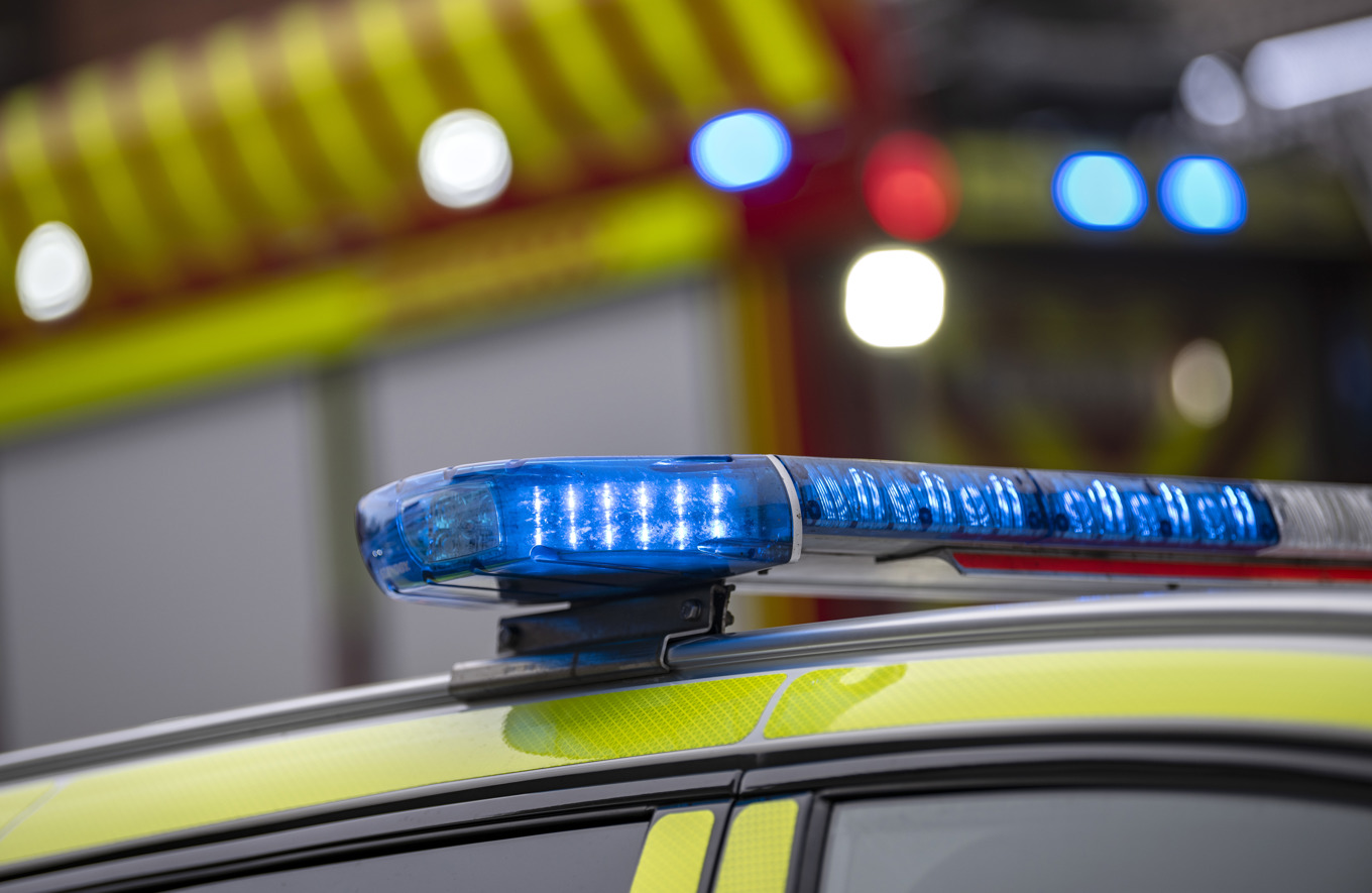Delar av taket på ett flerfamiljshus har rasat in efter en brand startade i byggnaden på lördagsförmiddagen. Arkivbild. Foto: Johan Nilsson/TT