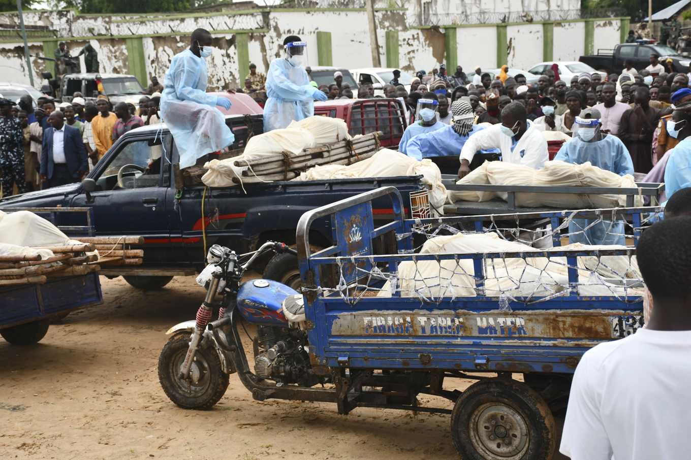 Dödsoffer efter en attack utförd av islamistiska rörelsen Boko Haram i Nigeria i september. Arkivbild. Foto: Michael Abu/AP/TT