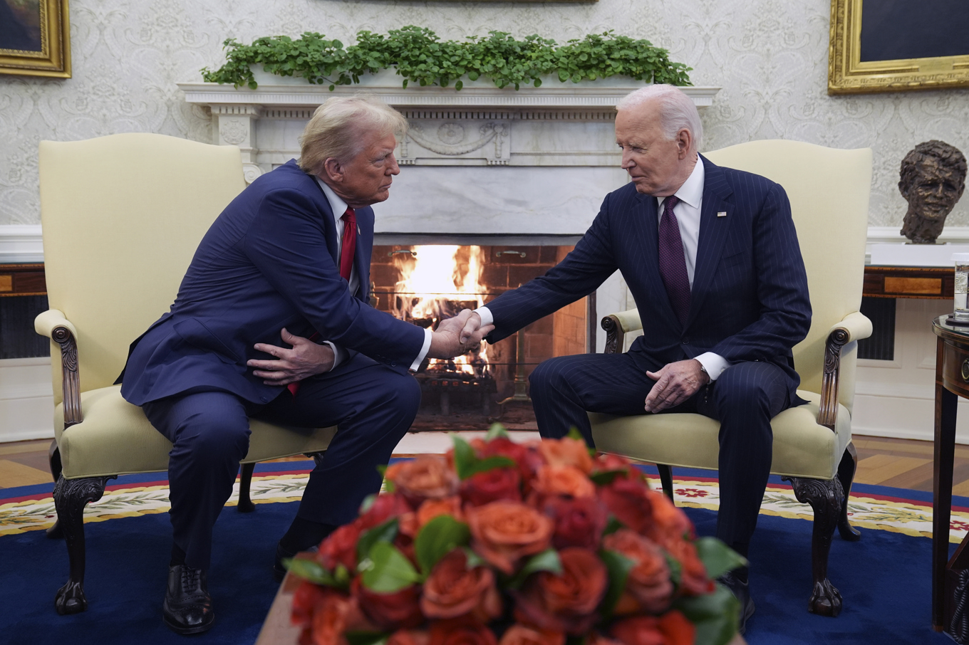 USA:s tillträdande president Donald Trump och landets avgående president Joe Biden. Foto: Evan Vucci/AP/TT