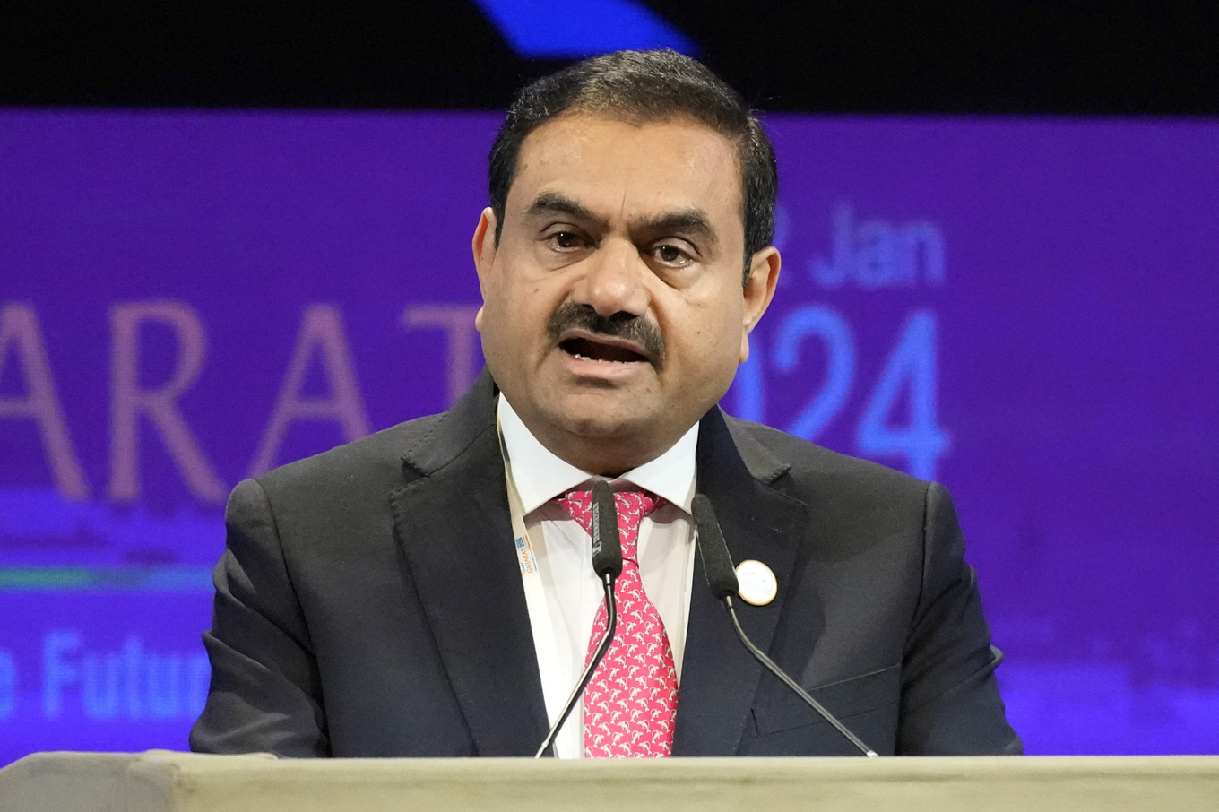 Den indiske miljardären Gautam Adani, ordförande i den indiska bolagsgruppen Adani och en av världens rikaste, åtalas i USA för att ha betalat ut stora mutor. Arkivbild, Foto: Ajit Solanki/AP/TT