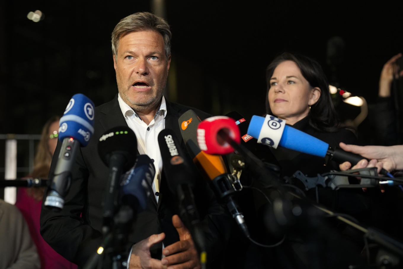 Tysklands näringsminister Robert Habeck hoppas Northvolts fabriksplaner i Tyskland ska gå att räkna hem trots rekonstruktion. Foto: Markus Schreiber AP/TT