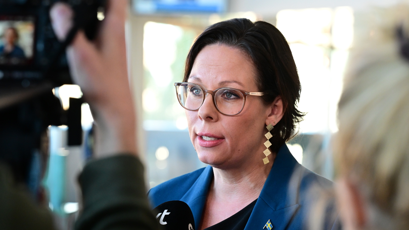 Utrikesminister Maria Malmer Stenergard (M) attackerades med tomat och rödlök under en debatt i riksdagen. Arkivbild. Foto: Jonas Ekströmer/TT