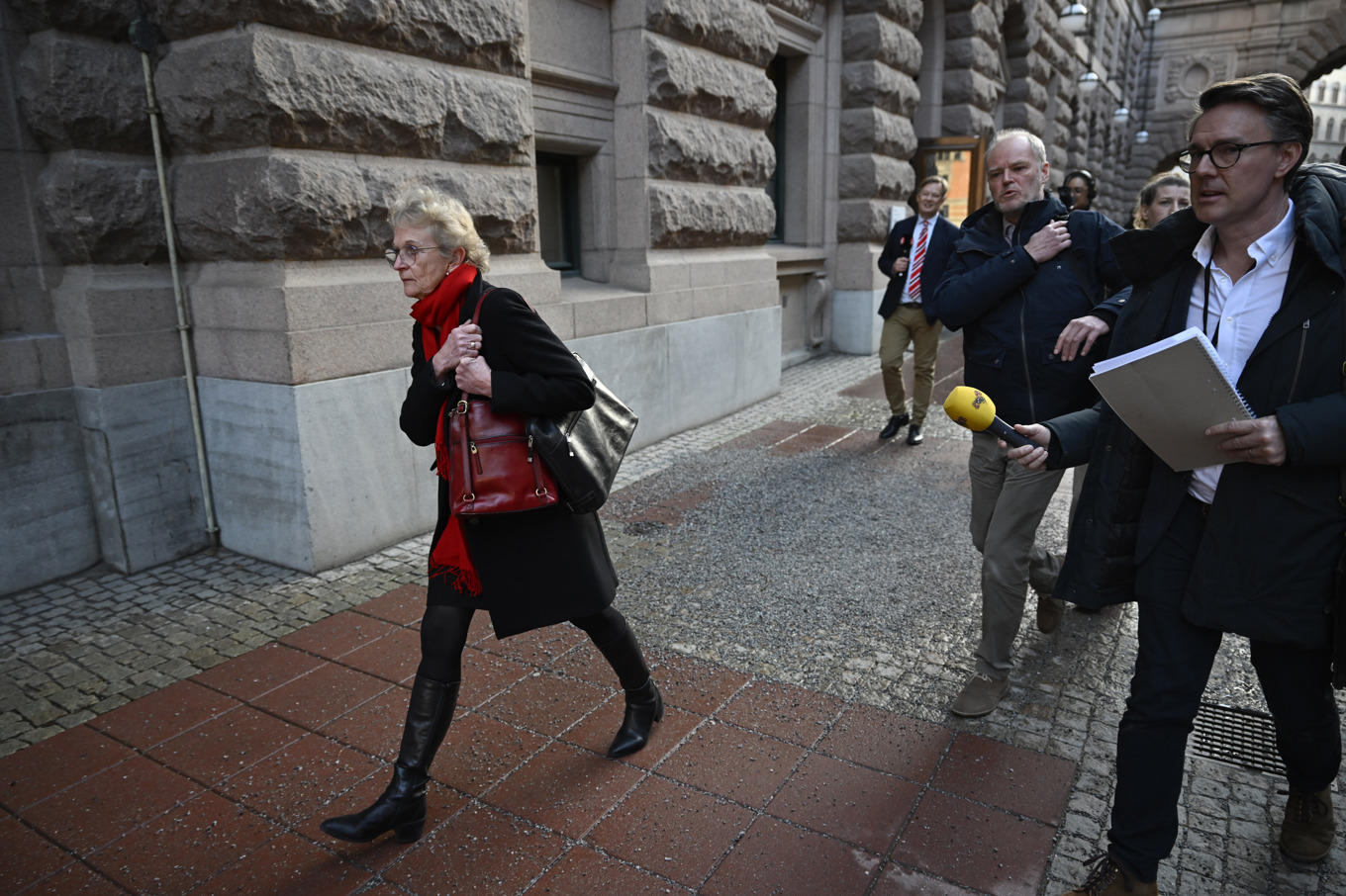 Susanne Ås Sivborg, Lantmäteriets generaldirektör, på väg till civilutskottet. Foto: Pontus Lundahl/TT