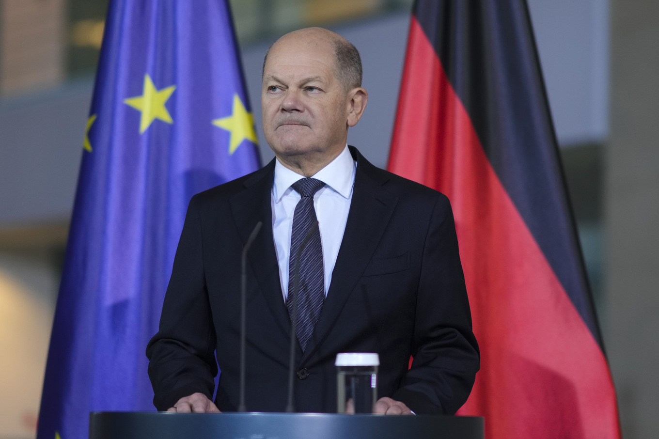 Tysklands förbundskansler Olaf Scholz begär nu en förtroendeomröstning i den tyska regeringen. Foto: Markus Schreiber/AP/TT