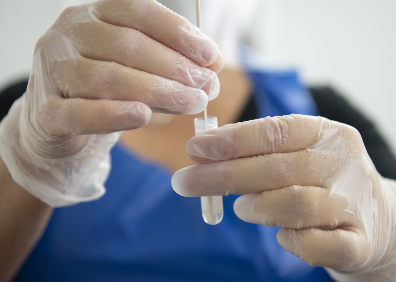 Mindre övertid i vården, enligt SKR:s statistik. Arkivbild. Foto: Fredrik Sandberg/TT