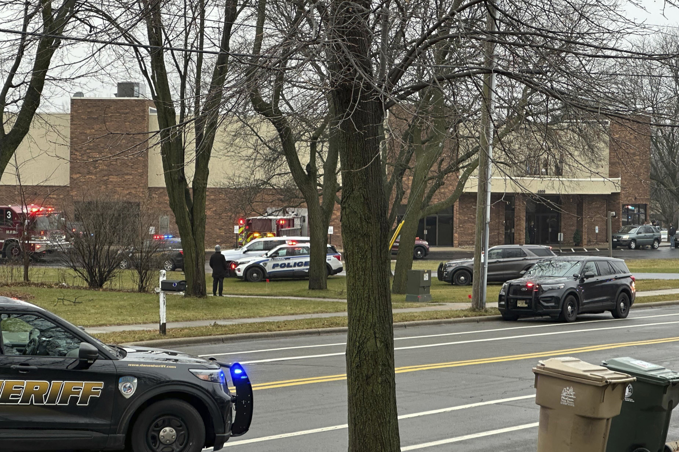 Flera personer sköts vid en skola i staden Madison i Wisconsin på måndagen. Foto: Scott Bauer/AP/TT
