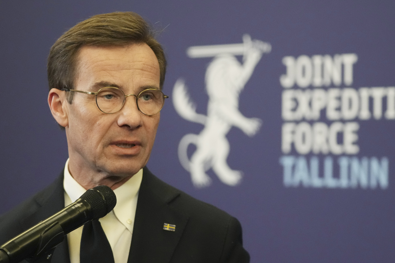 Statsminister Ulf Kristersson anländer till JEF-toppmötet i Tallinn. Foto: Sergei Grits