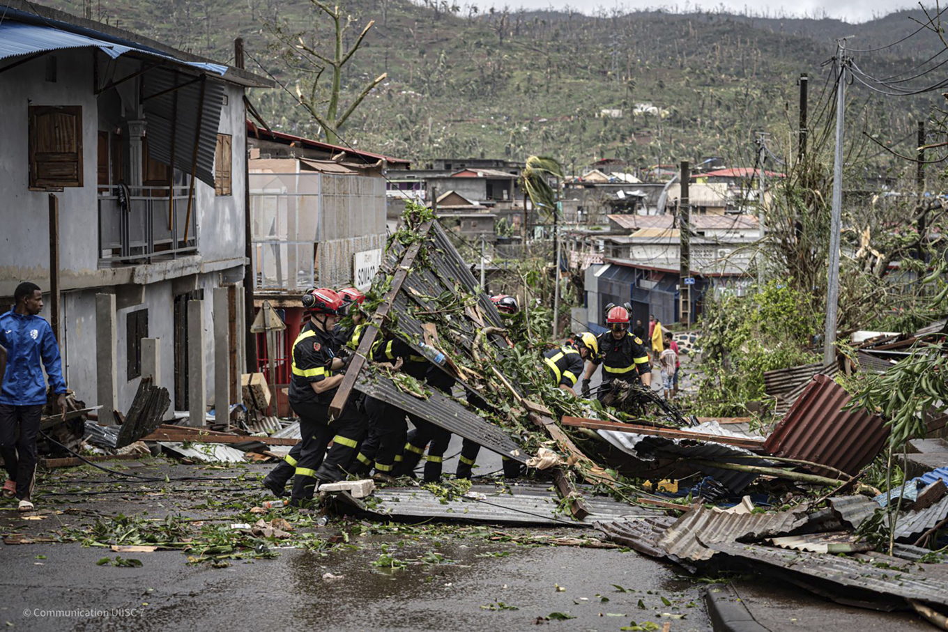 Förödelsen är stor i Mayotte. Foto: AP/TT