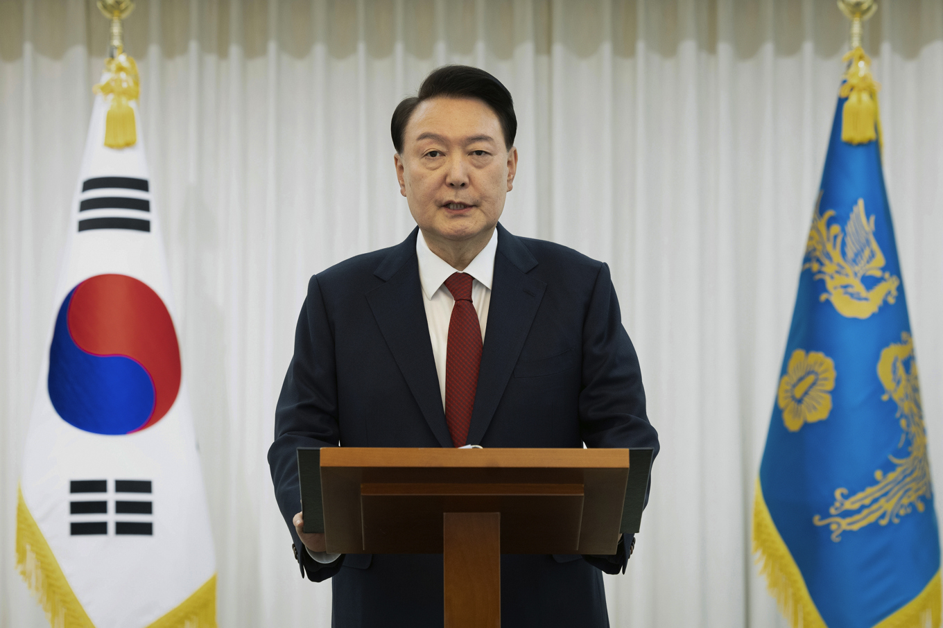 Sydkoreas avstängde president Yoon Suk Yeol vid ett tv-sänt tal 14 december. Foto: Sydkoreas presidentkansli via Yonhap/AP/TT