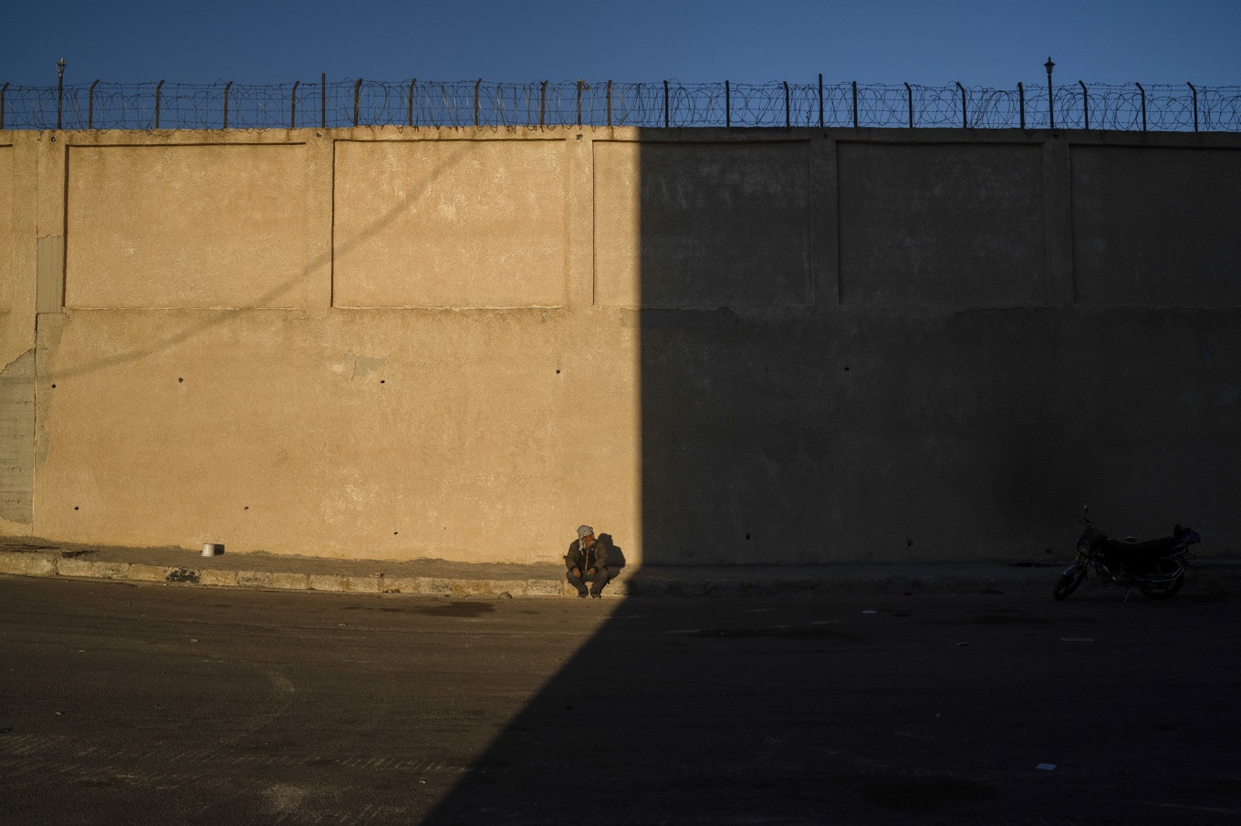 Många dödades när styrkor försökte gripa en ex-chef för det ökända Saydnaya-fängelset. Foto: Leo Correa/AP/TT
