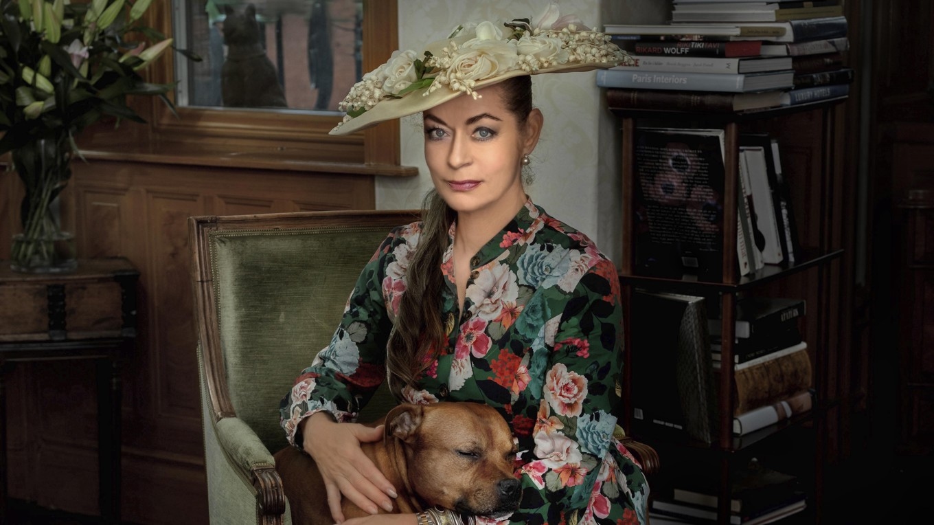 På Antikmässan 2025 lyfter Camilla Thulin fram den svenska skrädderikonsten med fokus på åren 1947–1957. Ett antal vintageklänningar är även till salu.
Foto: Niklas Palmklint