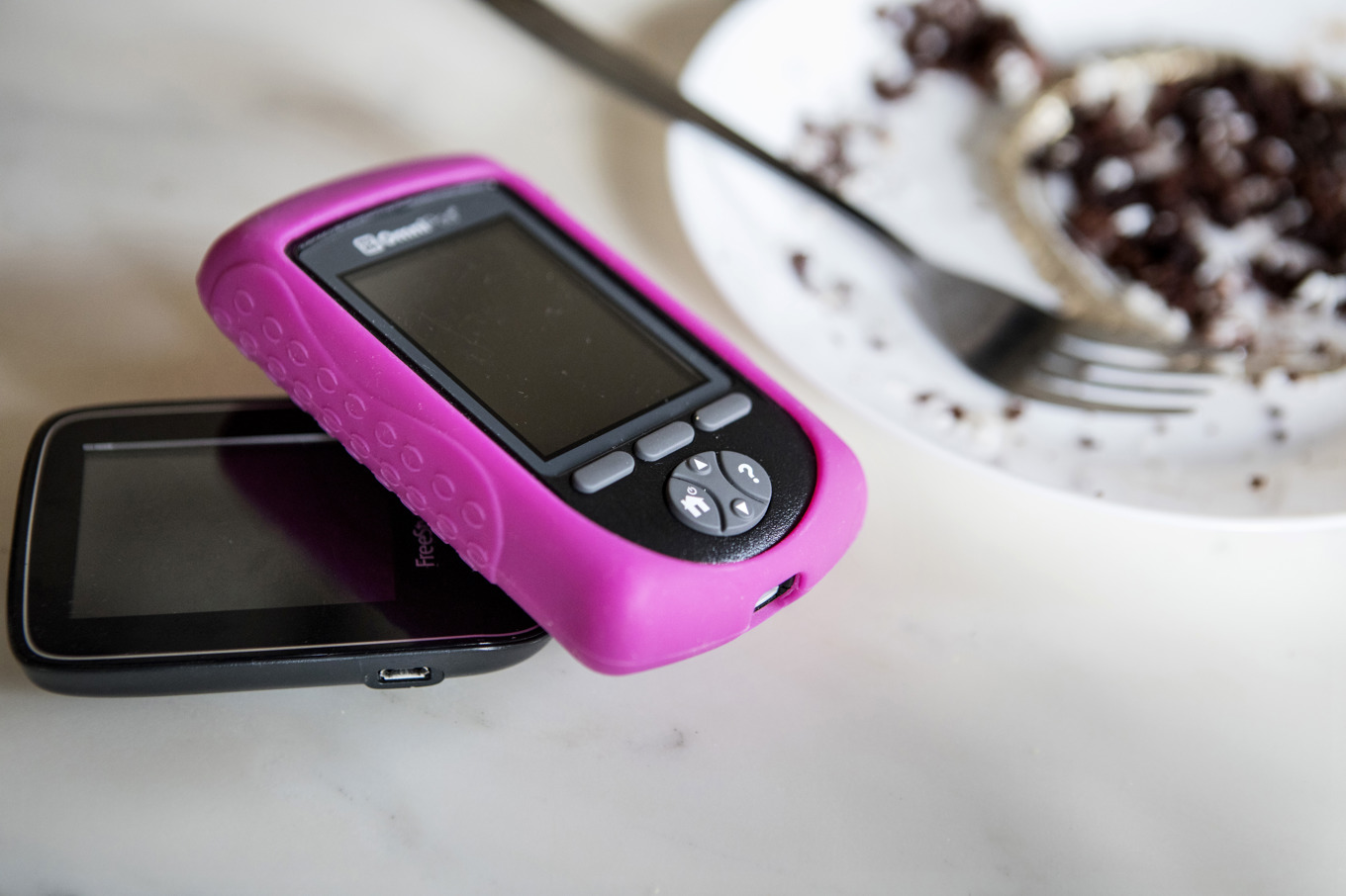 Många med diabetes typ 1 använder en insulinpump och blodsockermätare. Nu väcks hopp om en metod att transplantera genmanipulerade celler som producerar insulin. Arkivbild. Foto: Christine Olsson/TT