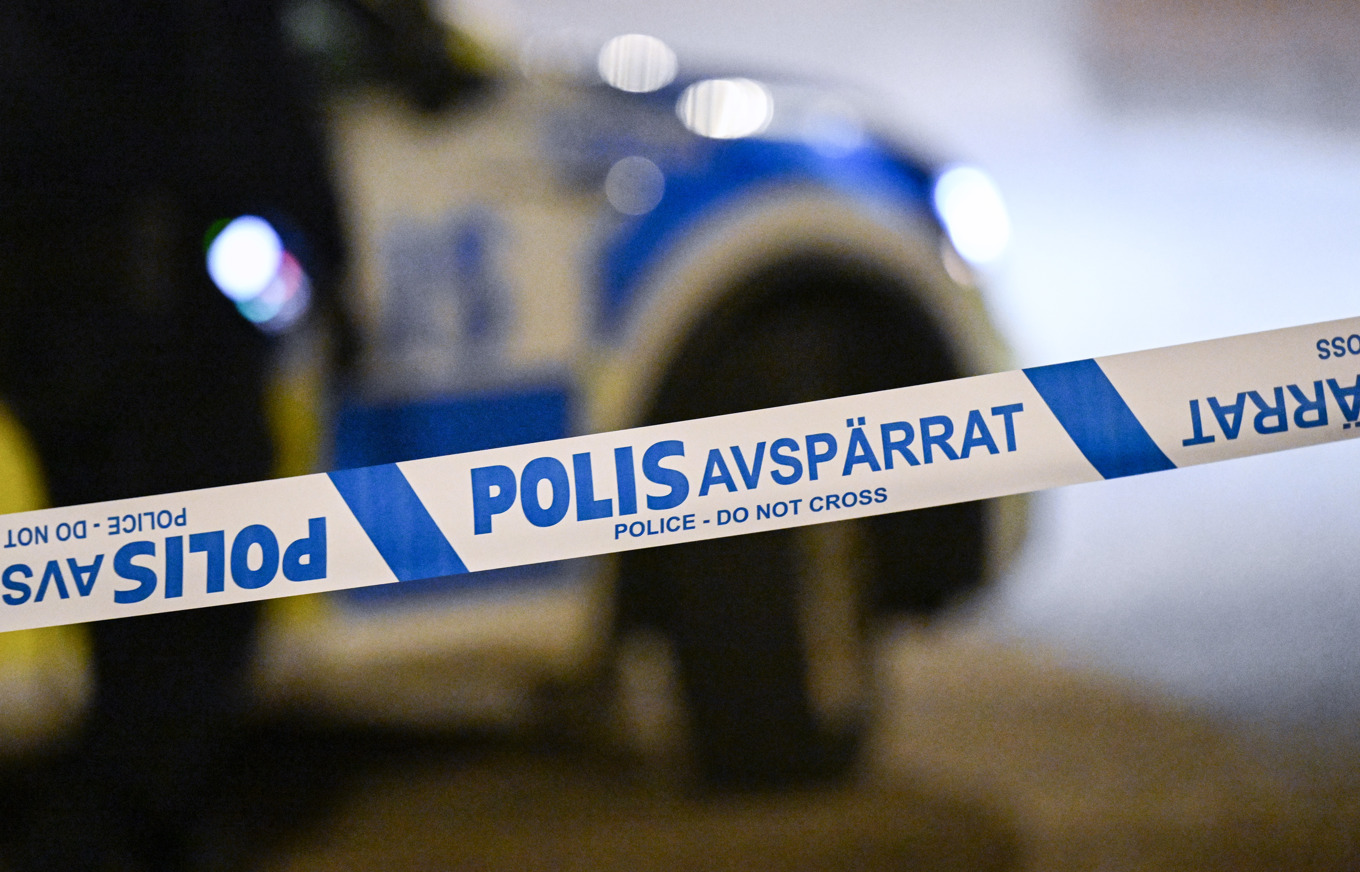 Polisen har spärrat av efter att något har exploderat vid ett flerfamiljshus i Tumba. Arkivbild. Foto: Johan Nilsson/TT