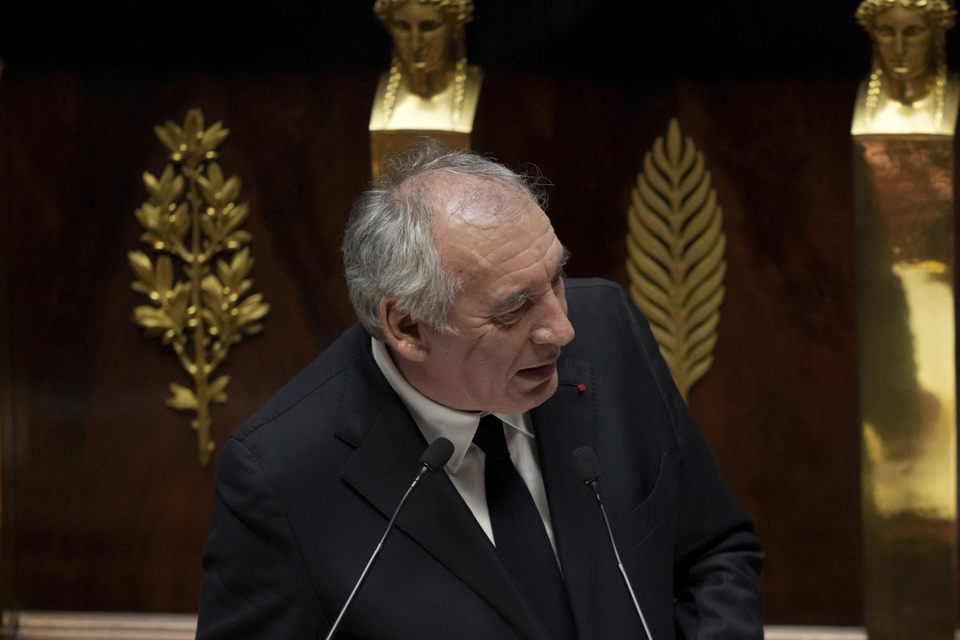 Frankrikes premiärminister François Bayrou i Frankrikes nationalförsamling. Foto: Thibault Camus/AP/TT