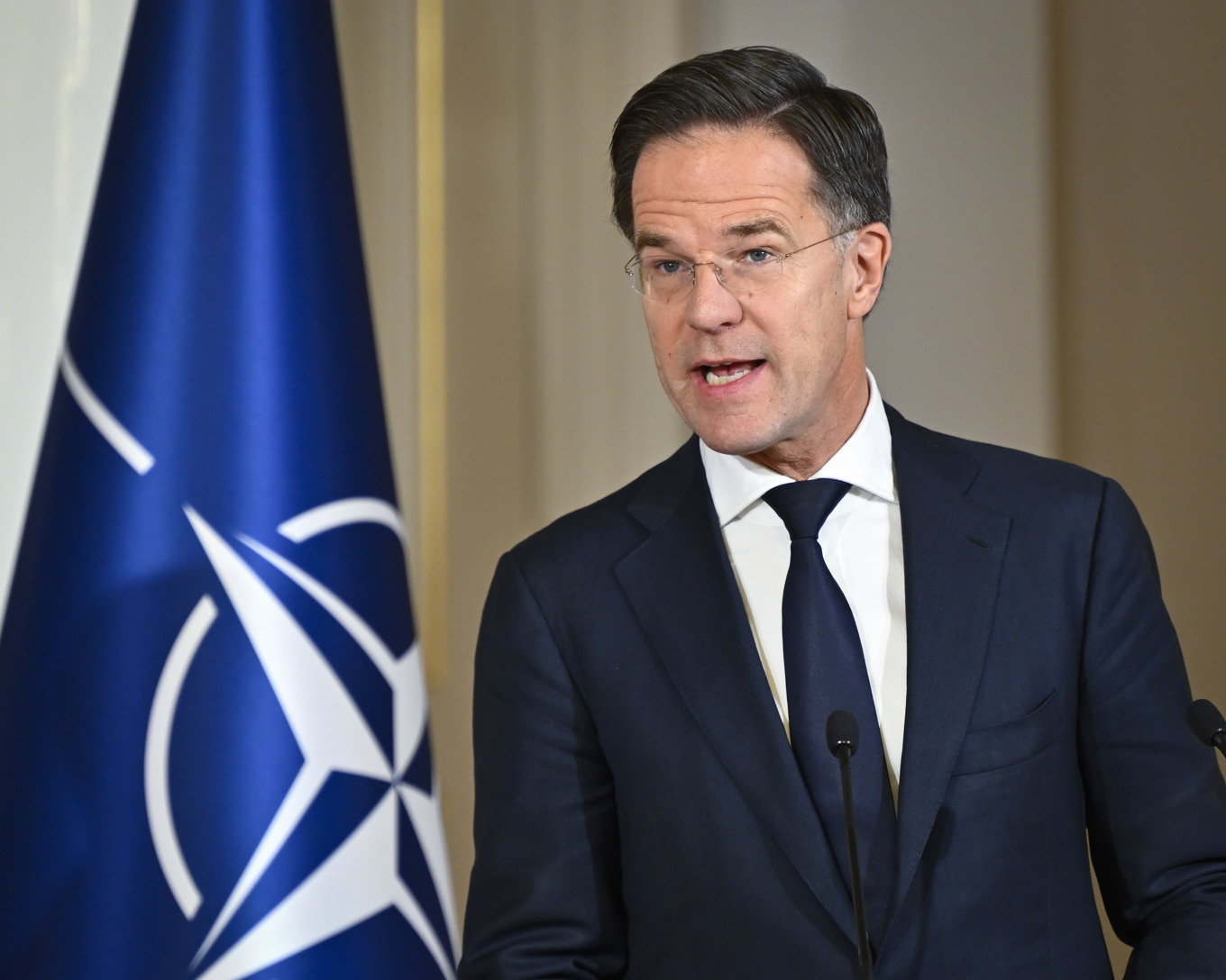 Natos generalsekreterare Mark Rutte meddelar att försvarsalliansen ska utreda havsrätten vid en pressträff i Helsingfors. Foto: Anders Wiklund/TT