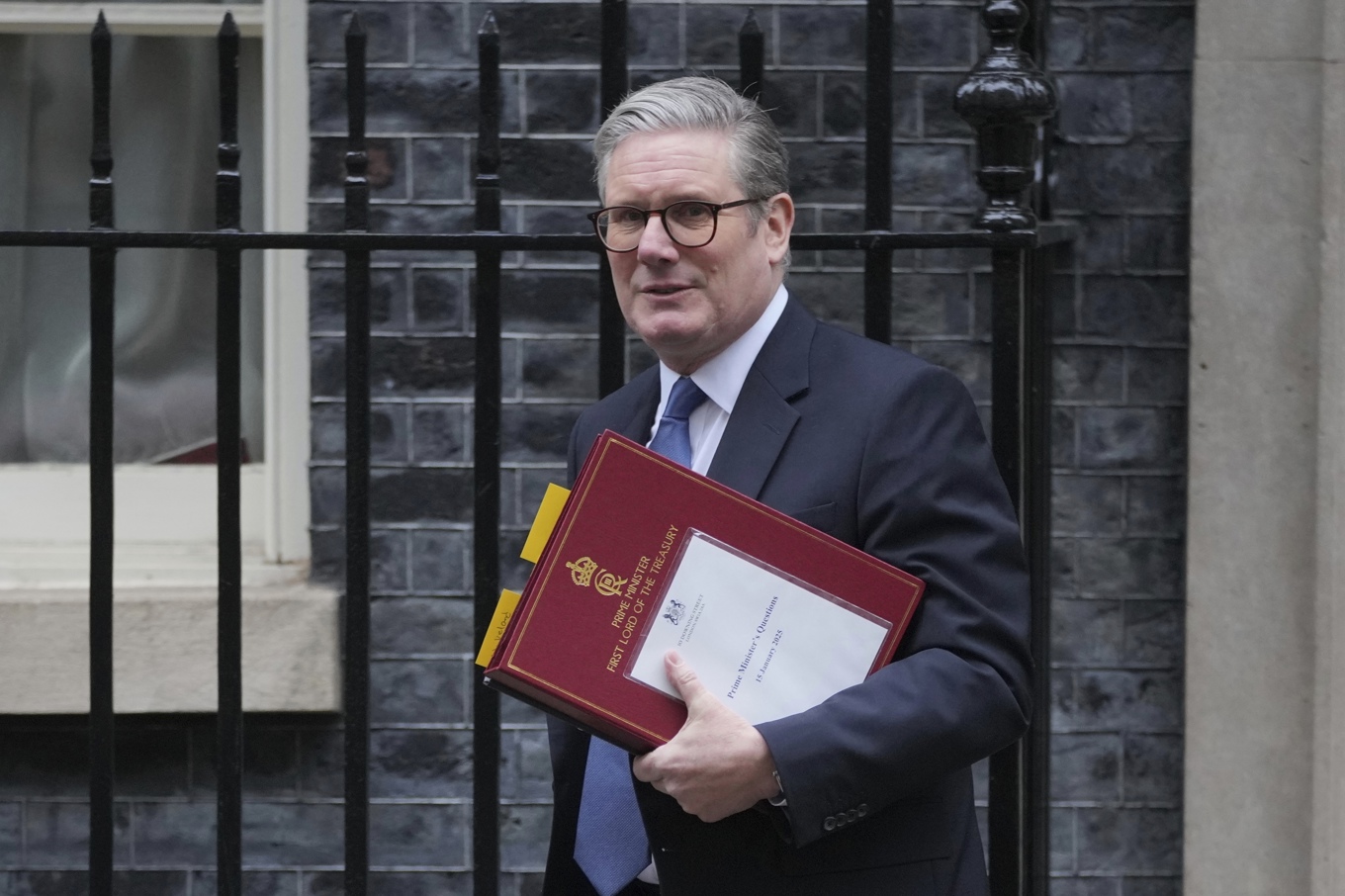 Storbritanniens premiärminsiter Keir Starmer har anlänt till Kiev på torsdagen. Bilden togs på onsdagen i London. Foto: Kin Cheung/AP/TT