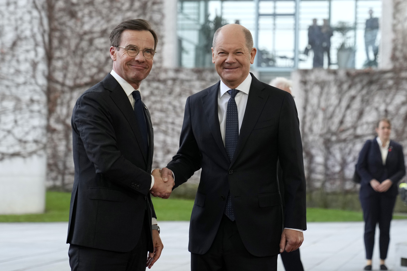 Statsminister Ulf Kristersson besökte på fredagen tyske förbundskanslern Olaf Scholz. Foto: Ebrahim Noroozi/AP/TT