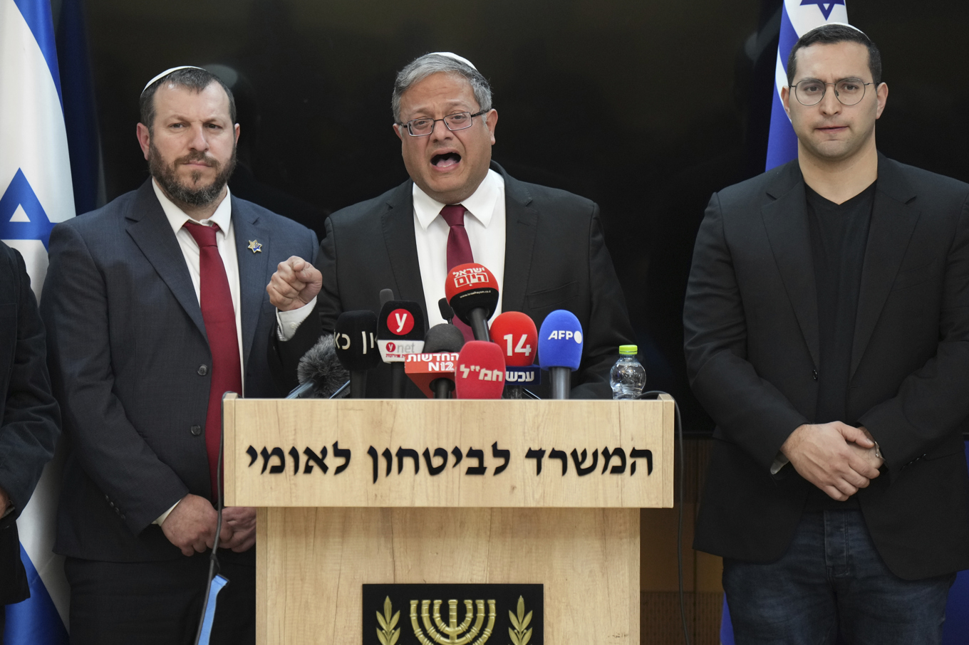 Israels högerextreme säkerhetsminister Itamar Ben-Gvir och hans parti Judisk makt lämnar Israels regeringssamarbete. Foto: Ohad Zwigenberg/AP/TT