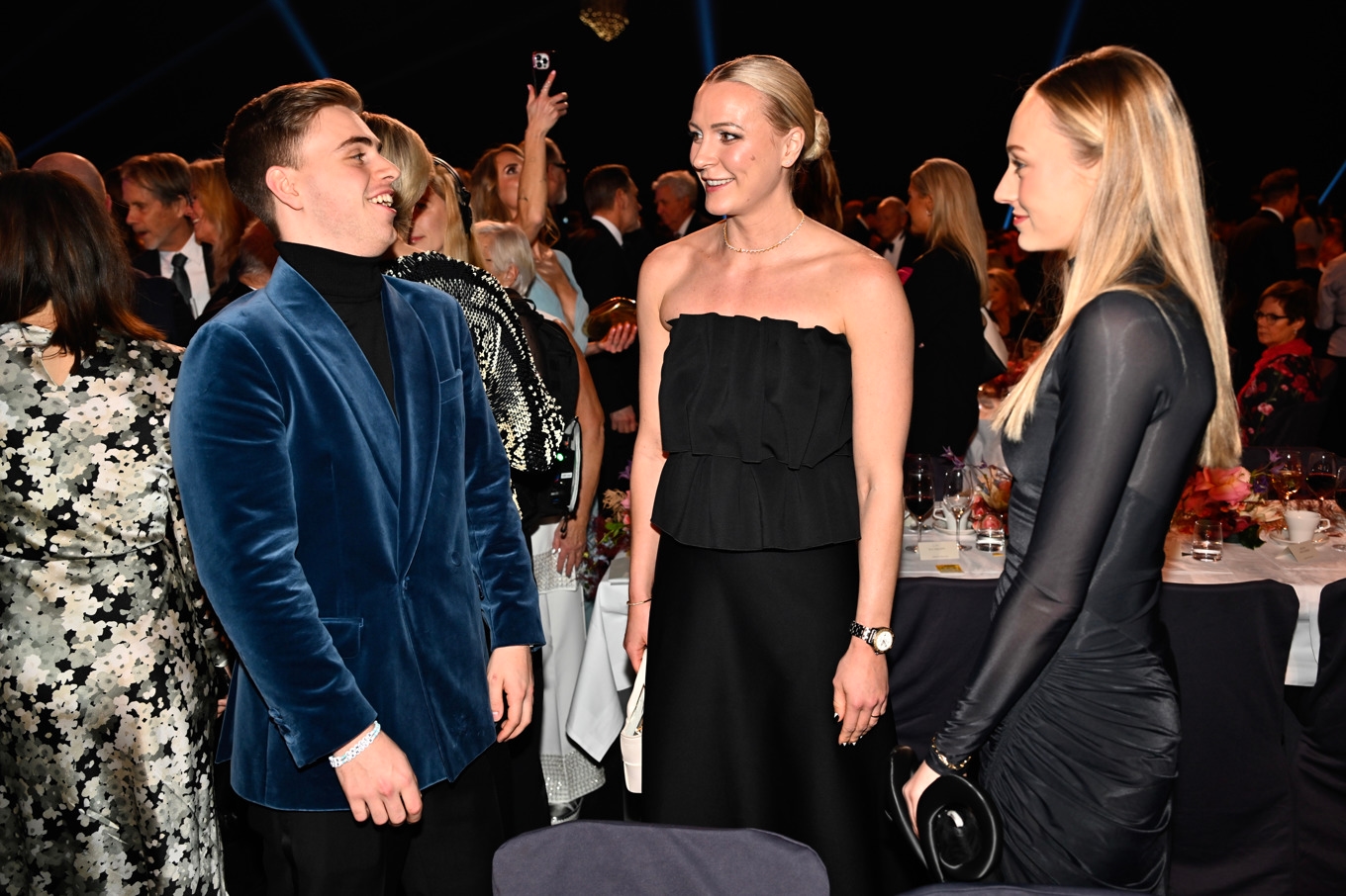 Truls Möregårdh, Sarah Sjöström och Truls flickvän Leah Muskantor under Idrottsgalan. Foto: Anders Wiklund/TT