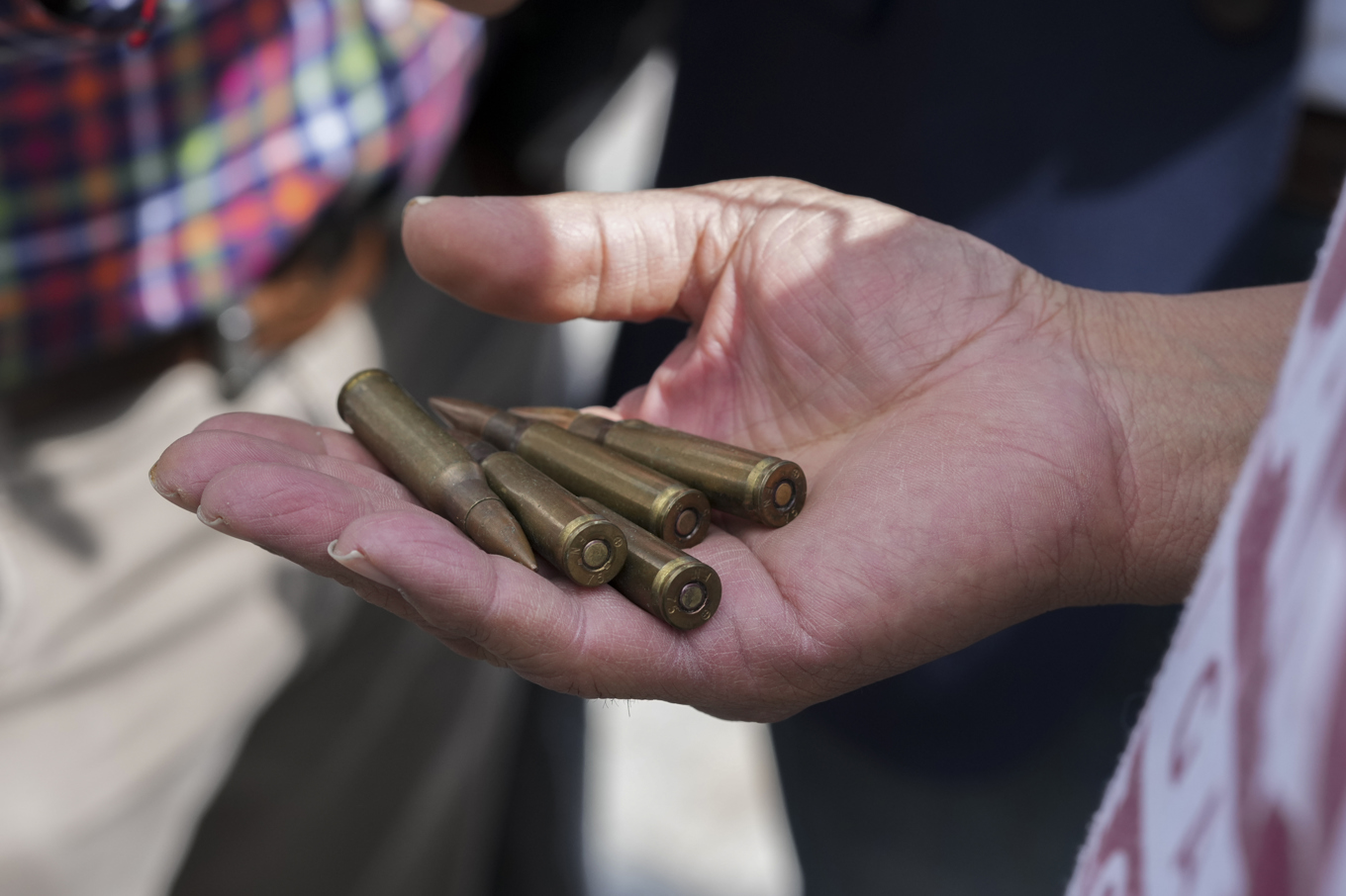 Polisen har gjort räder mot olaglig handel med vapen och ammunition i Ukraina. Arkivbild. Foto: Eduardo Verdugo/AP/TT
