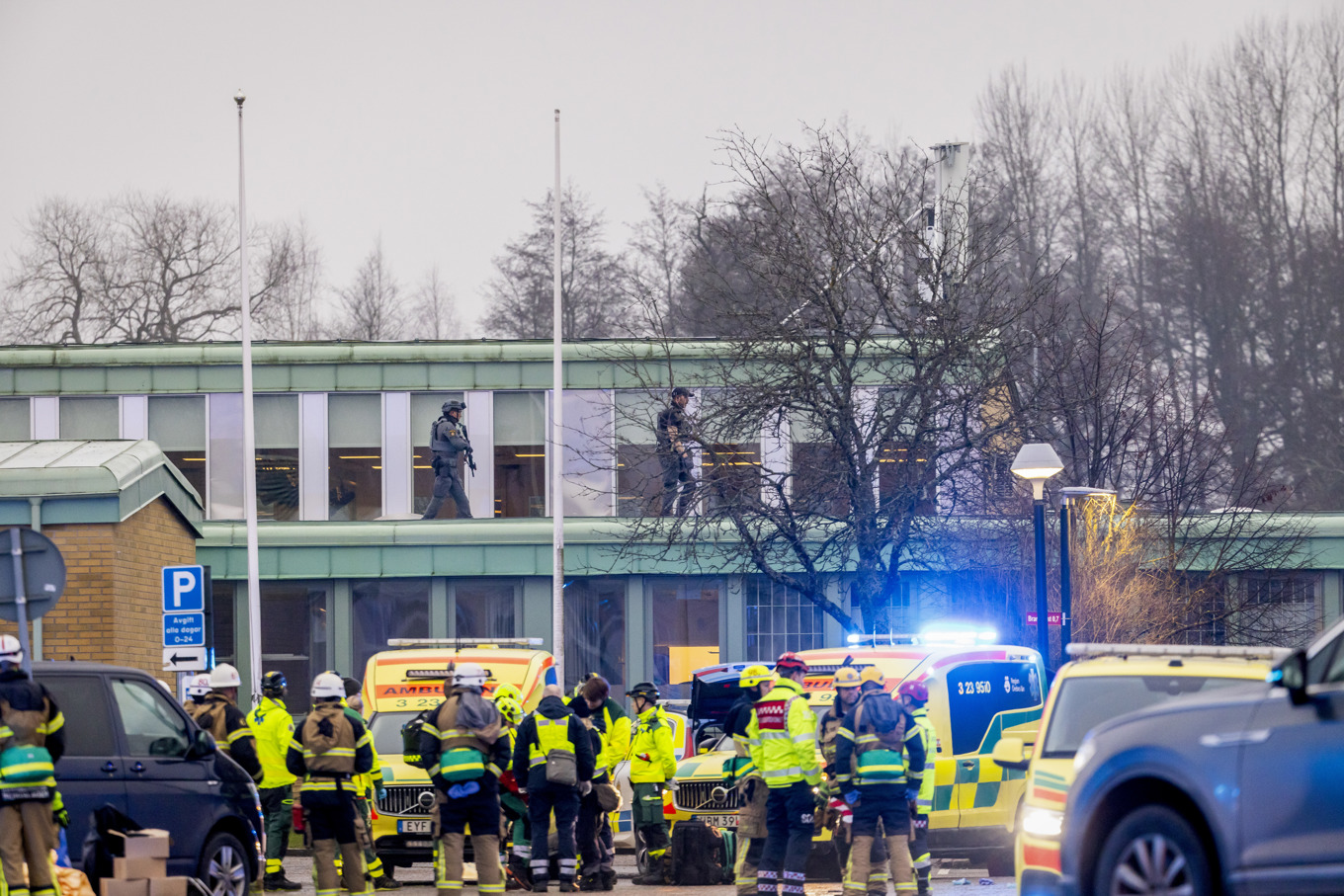 Polisens insats på eftermiddagen den 4 februari 2025 då en man dödade tio personer och sedan tog titt liv på Risbergska Campus i Örebro. Foto: Kicki Nilsson/TT