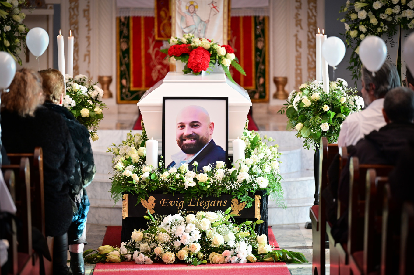 Begravningsceremoni för Salim Iskef i S:ta Maria kyrka i Örebro. Han är en av de tio som dödades i skolskjutningen på Campus Risbergska i förra veckan. Foto: Björn Larsson Rosvall/TT