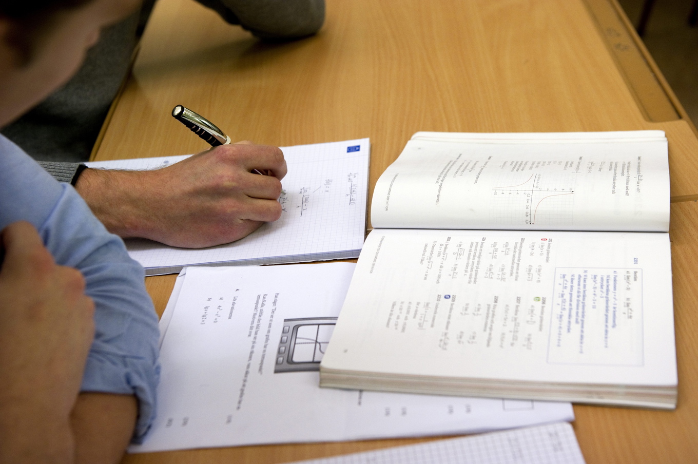 Matematik är det ämne som ställer till det för flest elever. Nu sätter regeringen konkreta mål för förbättring. Arkivbild. Foto: Pontus Lundahl/TT