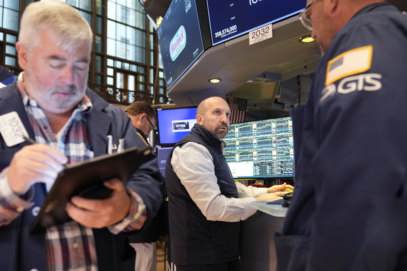 Det finns många vägval att överväga för handlarna på Wall Street. Foto: Seth Wenig/AP/TT