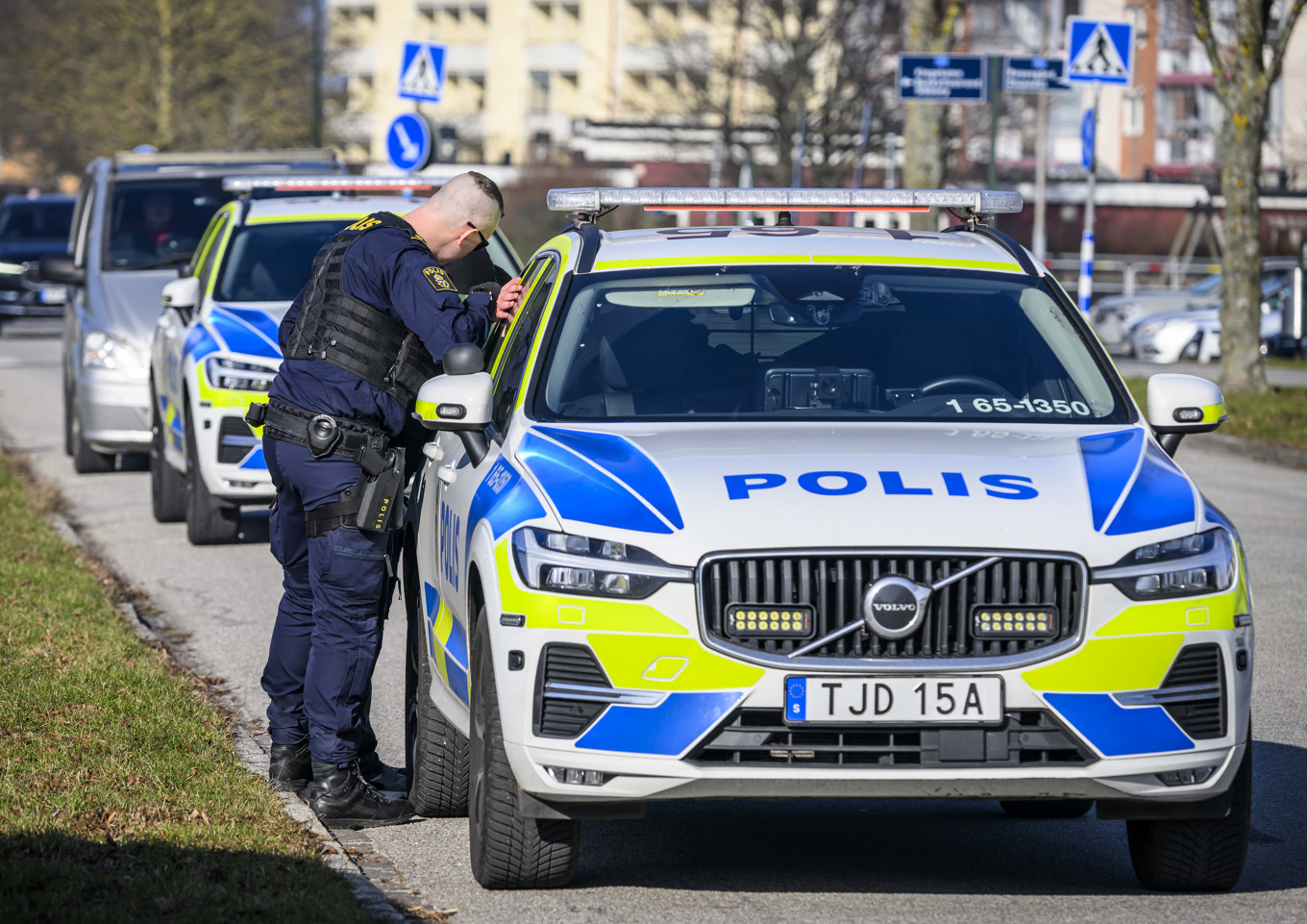 Polisen kallades till skolan i Malmö på grund av uppgifter om att ett vapen hittats inne på skolan. Foto: Johan Nilsson/TT