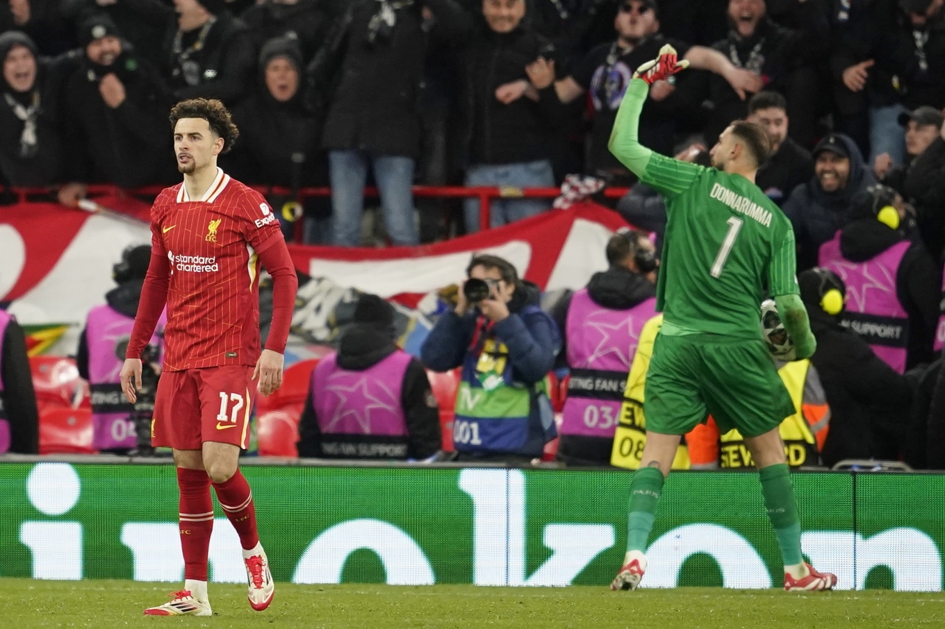 Gianluigi Donnarumma var PSG:s straffhjälte på Anfield. Här efter att ha räddat Curtis Jones straff. Foto: Dave Thompson/AP/TT
