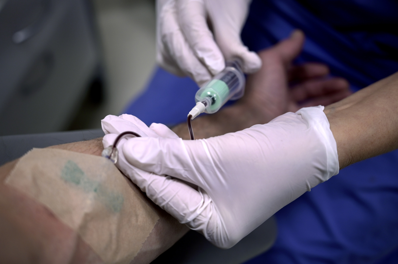 Vården skriker efter arbetskraft, men vårdprogrammet växer inte som det ska. Arkivbild. Foto: Janerik Henriksson/TT