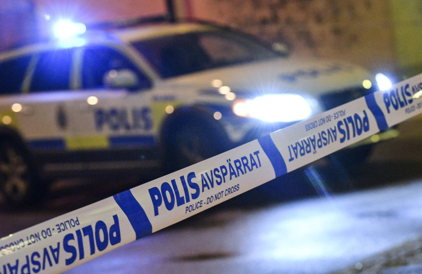 Någon har skjutit mot en lägenhetsdörr i Haninge i södra Stockholm. Arkivbild. Foto: Johan Nilsson/TT