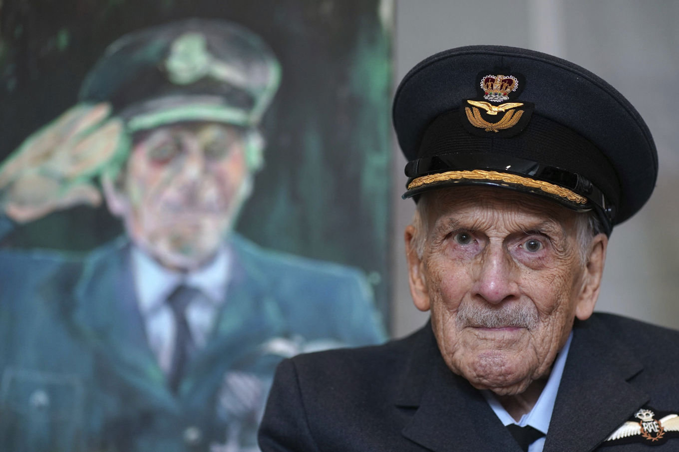 John "Paddy" Hemingway, som var stridspilot i det brittiska flygvapnet under andra världskriget, på en bild tagen på hans 105:e födelsedag i Dublin i fjol. Foto: Brian Lawless/AP/TT